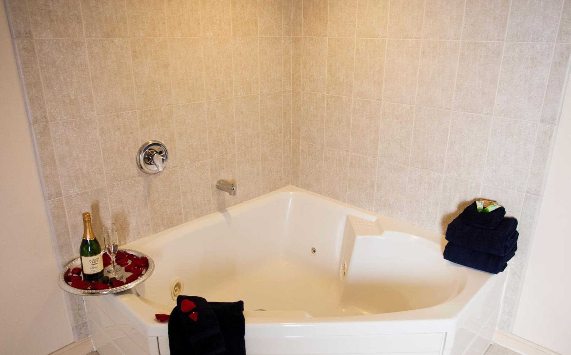 Bella Vista Suites Lake Geneva gallery photo in Lake Geneva, WI — image 7