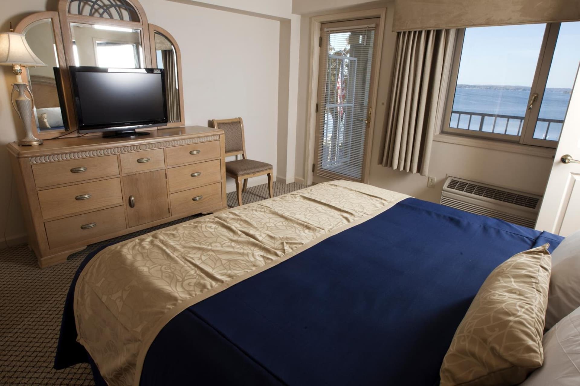 Bella Vista Suites Lake Geneva gallery photo in Lake Geneva, WI — image 8