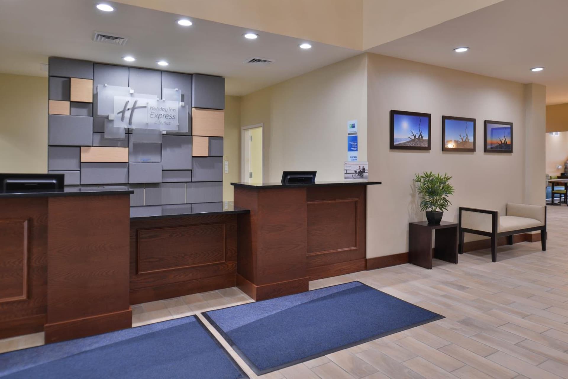 Holiday Inn Express & Suites Dearborn SW - Detroit Area by IHG interior in Dearborn, MI — gallery photo 2