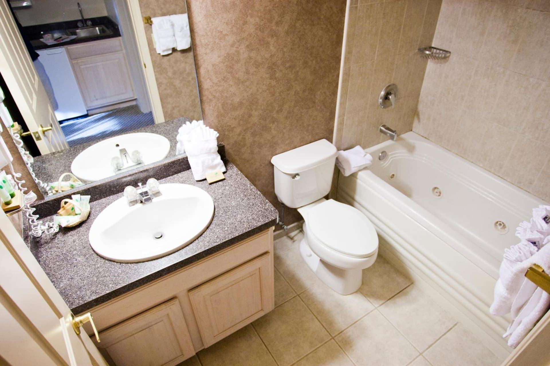 Bella Vista Suites Lake Geneva gallery photo in Lake Geneva, WI — image 13