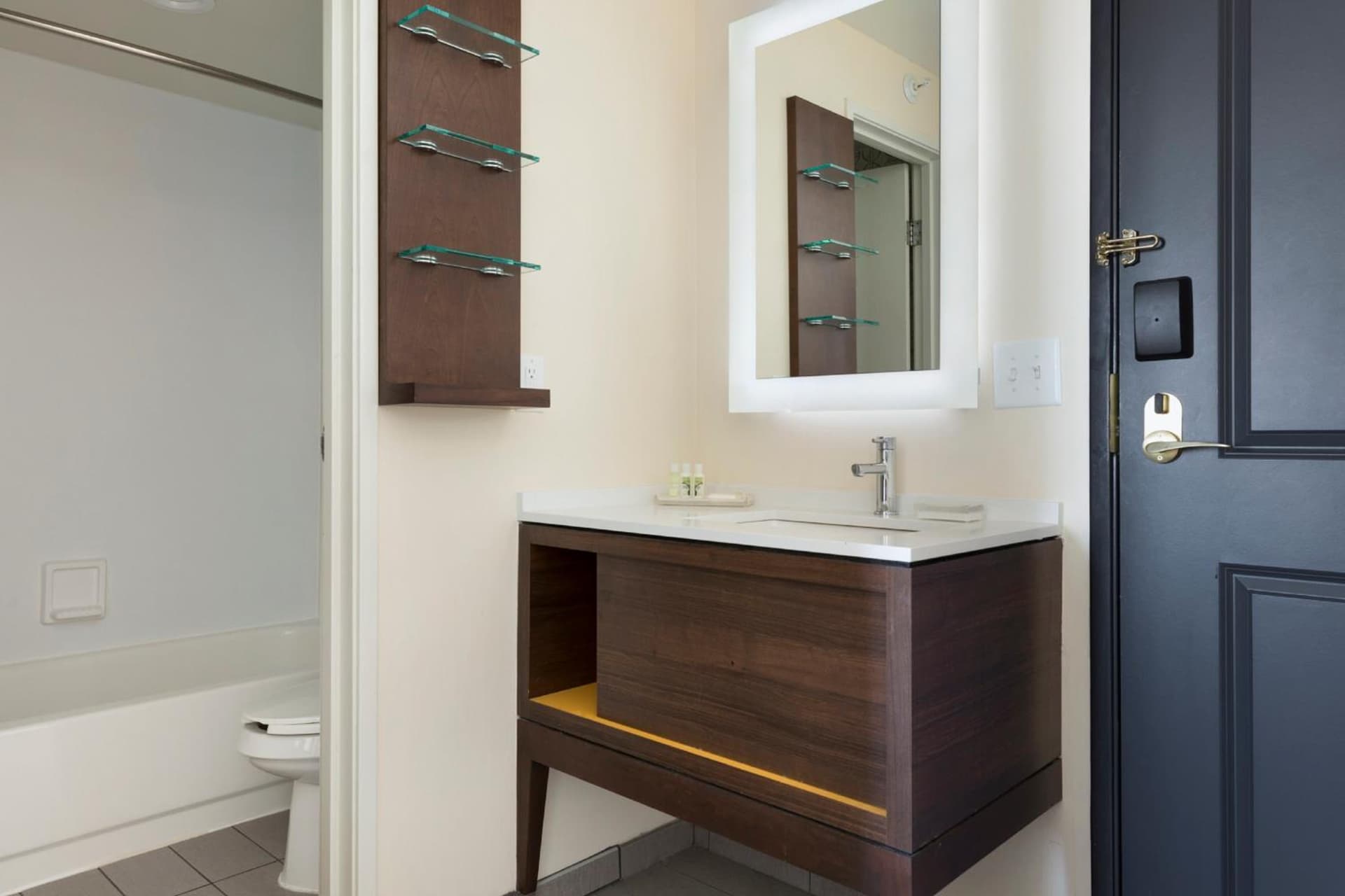 Holiday Inn - Bloomington W MSP Airport Area by IHG interior in Bloomington, MN — gallery photo 2