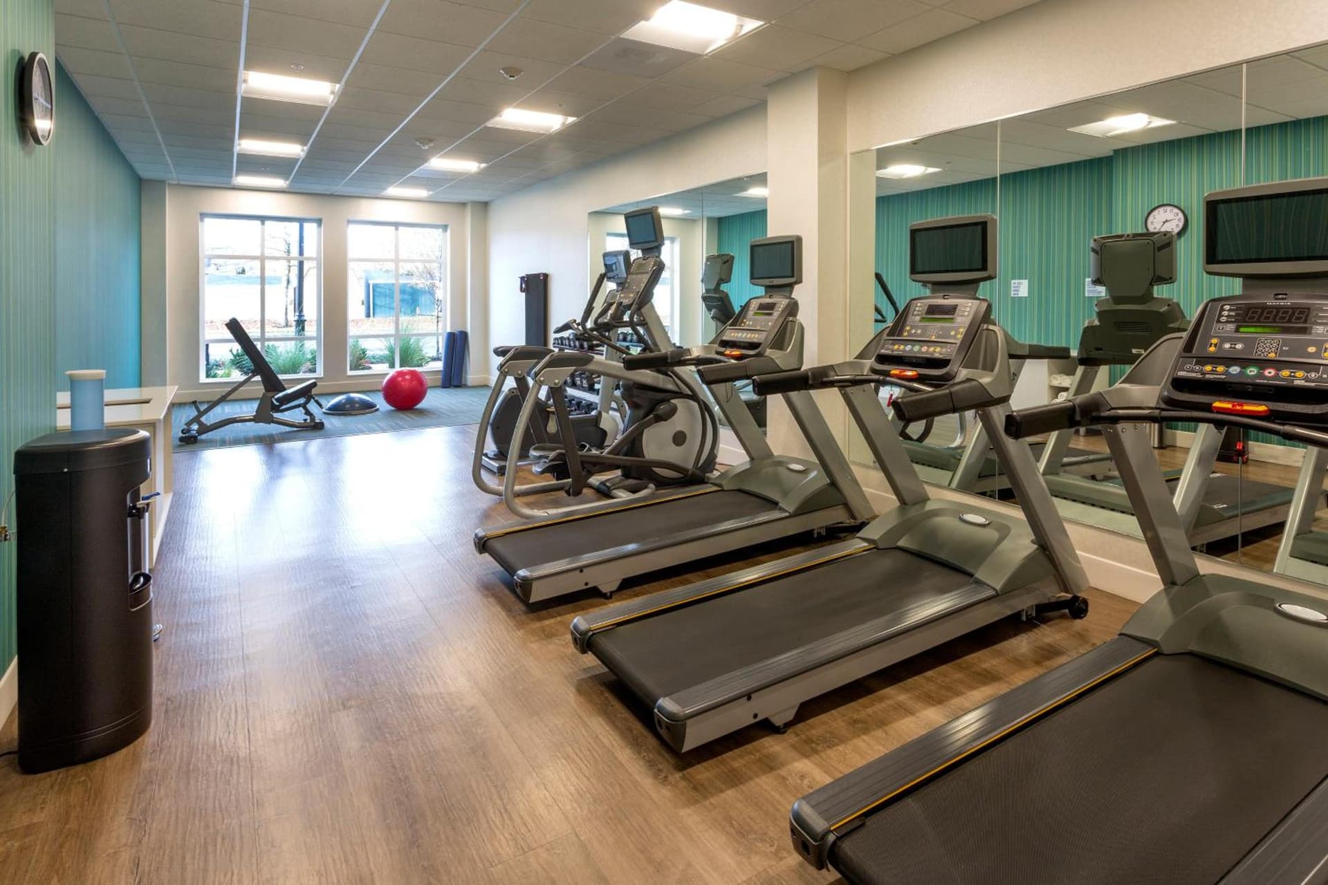 Holiday Inn Express & Suites - Seattle South - Tukwila by IHG interior in Tukwila, WA — gallery photo 2