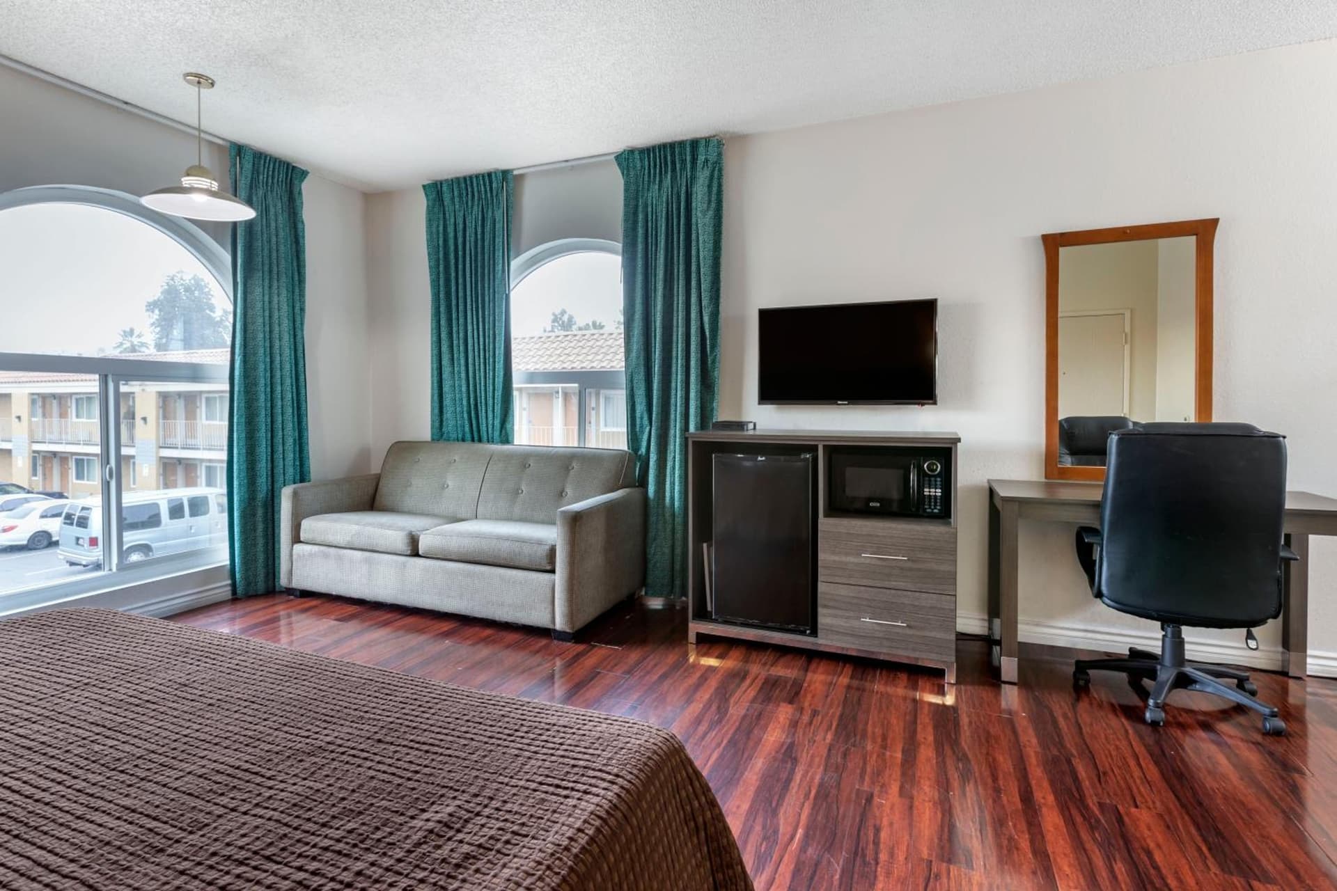 Riverside Inn & Suites gallery photo in Riverside, CA — image 11