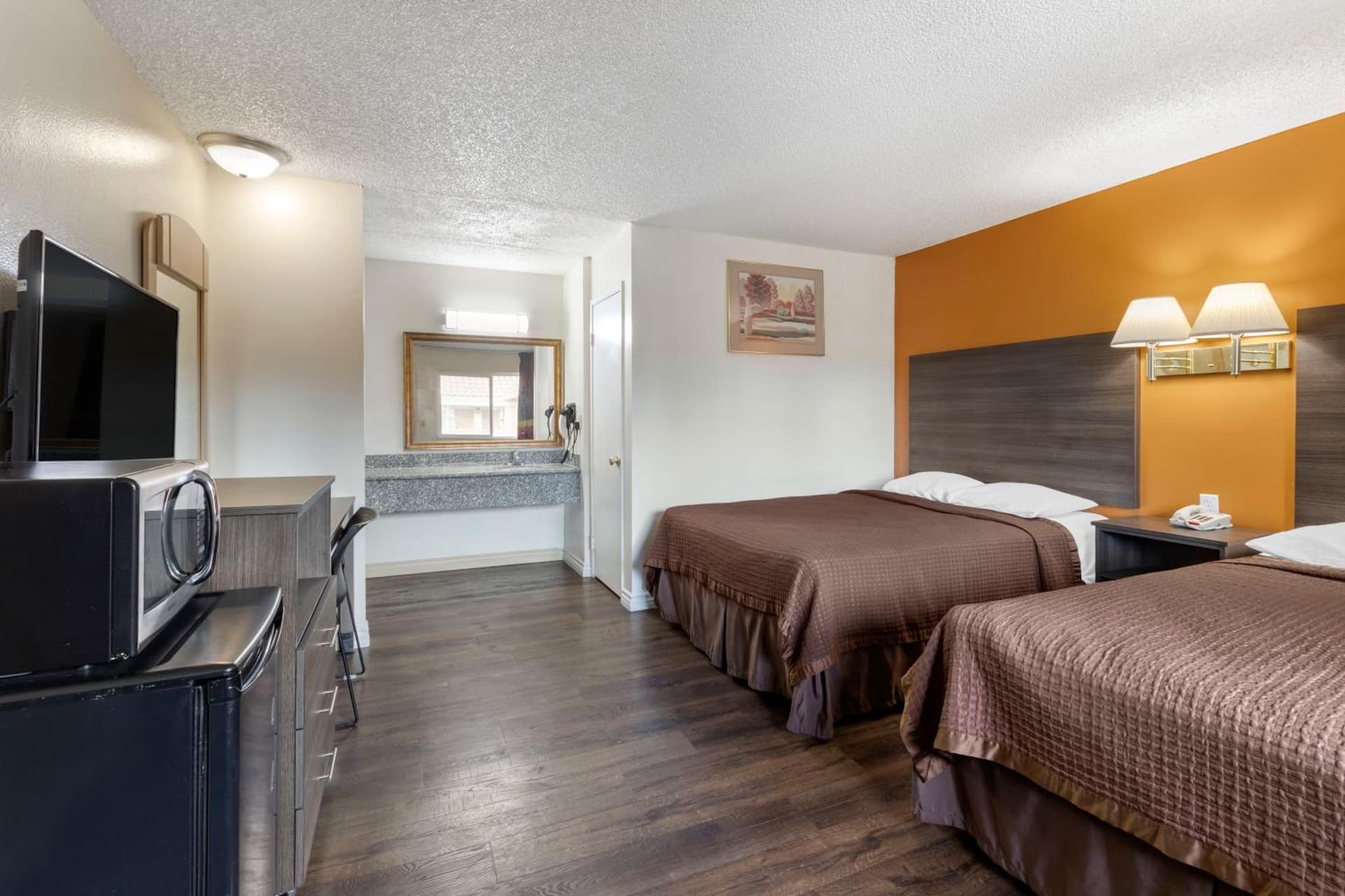 Riverside Inn & Suites gallery photo in Riverside, CA — image 6