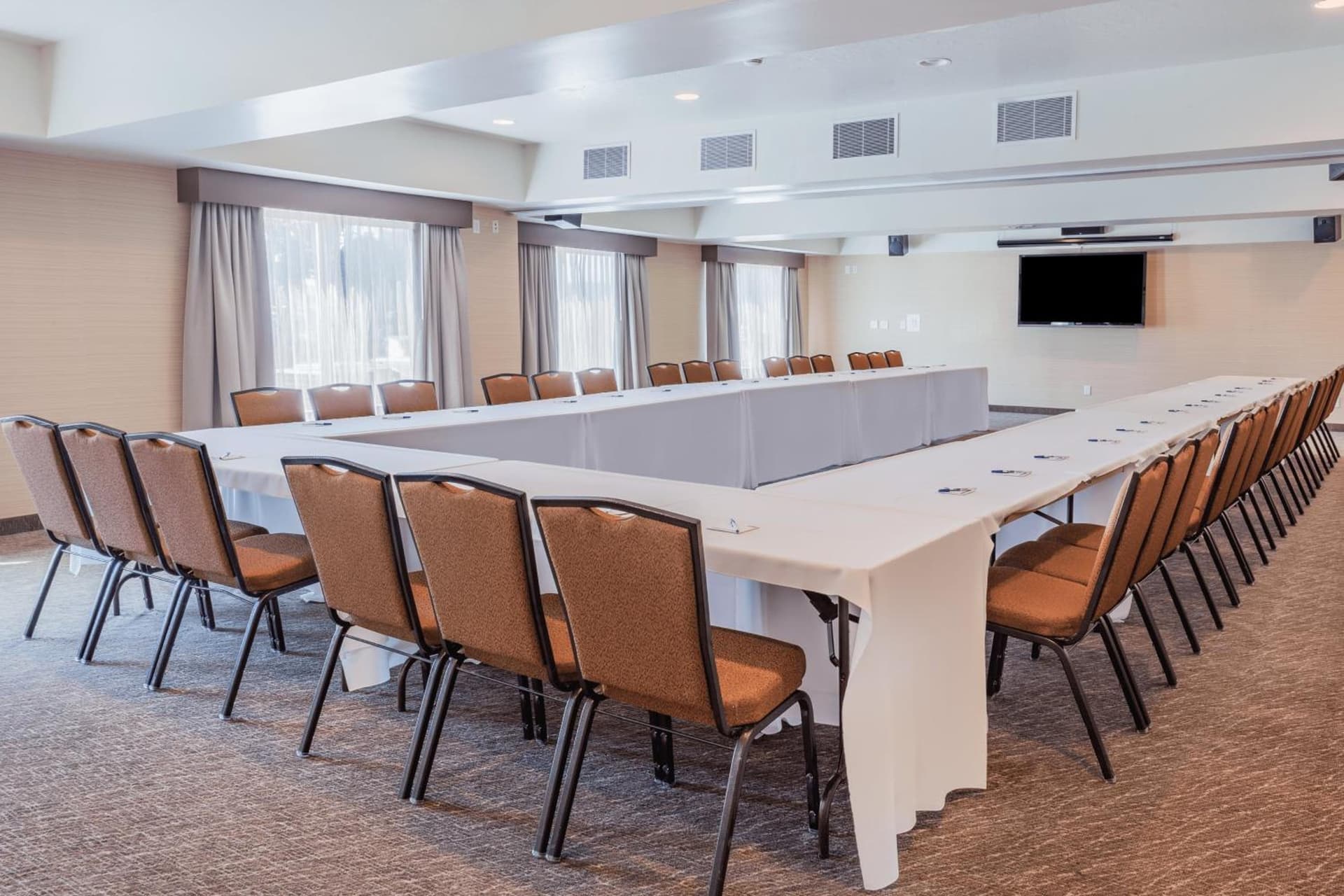 Holiday Inn Express Hotel & Suites San Jose-Morgan Hill by IHG gallery photo in Morgan Hill, CA — image 50