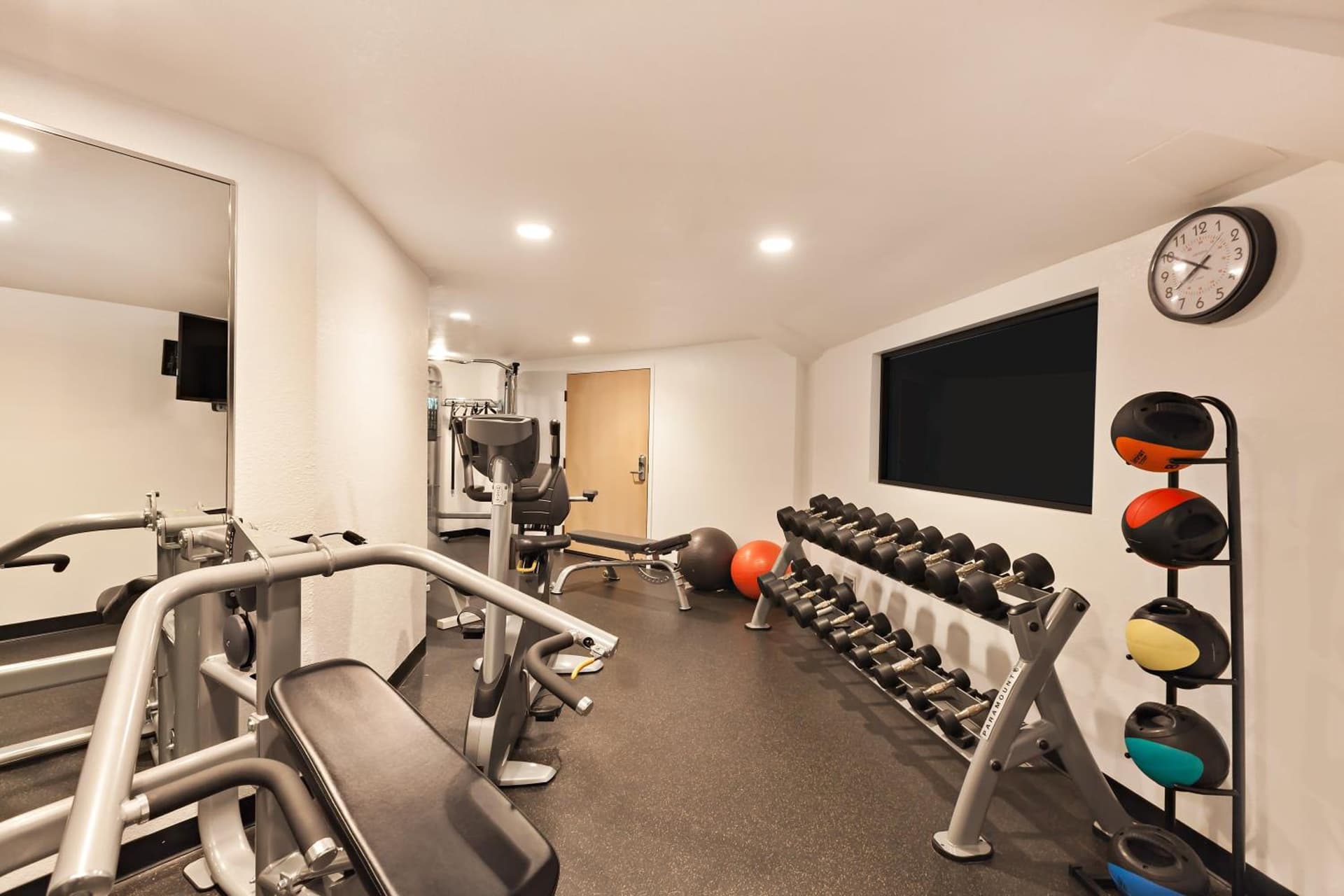 Holiday Inn Express Hotel & Suites San Jose-Morgan Hill by IHG gallery photo in Morgan Hill, CA — image 46