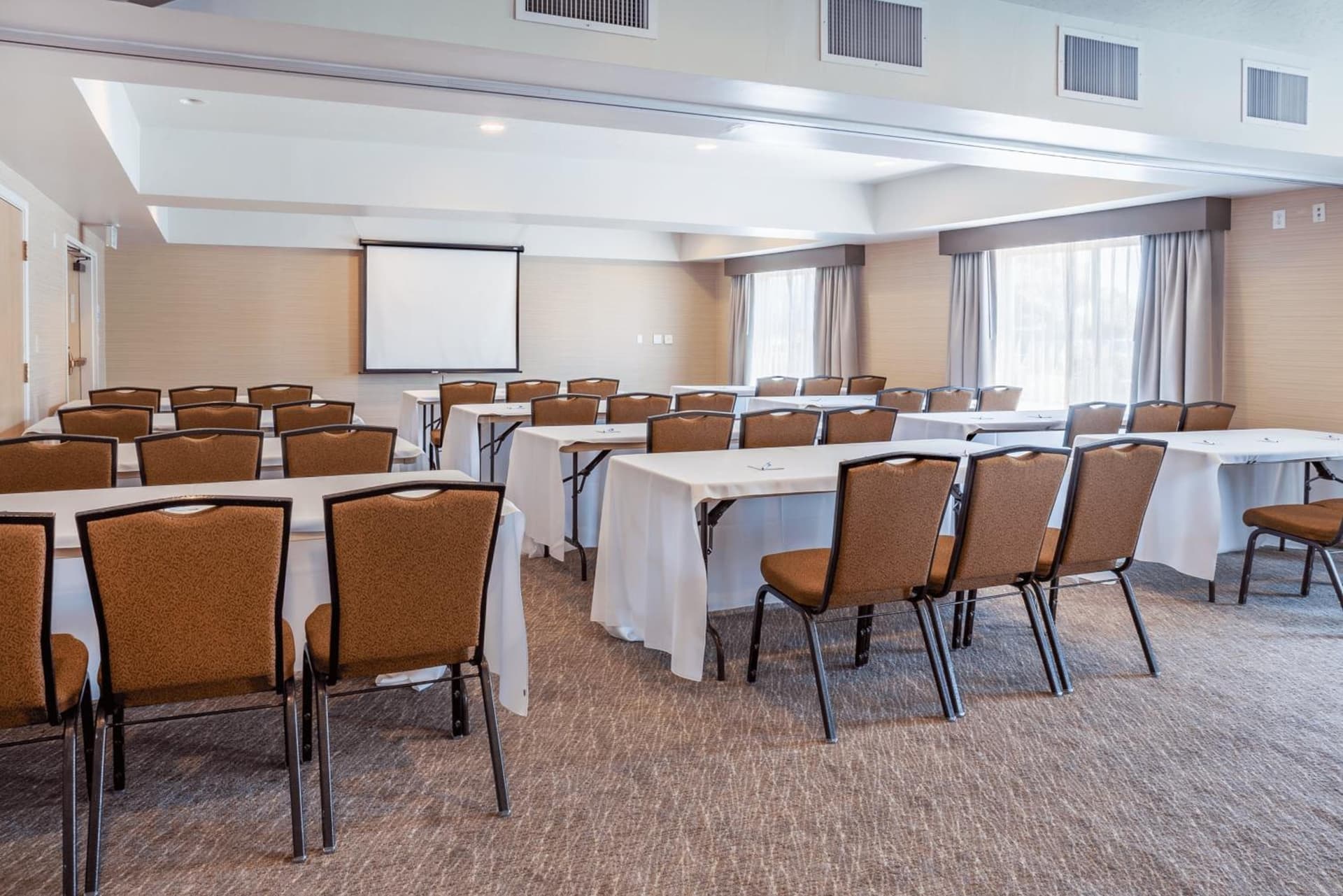 Holiday Inn Express Hotel & Suites San Jose-Morgan Hill by IHG gallery photo in Morgan Hill, CA — image 34