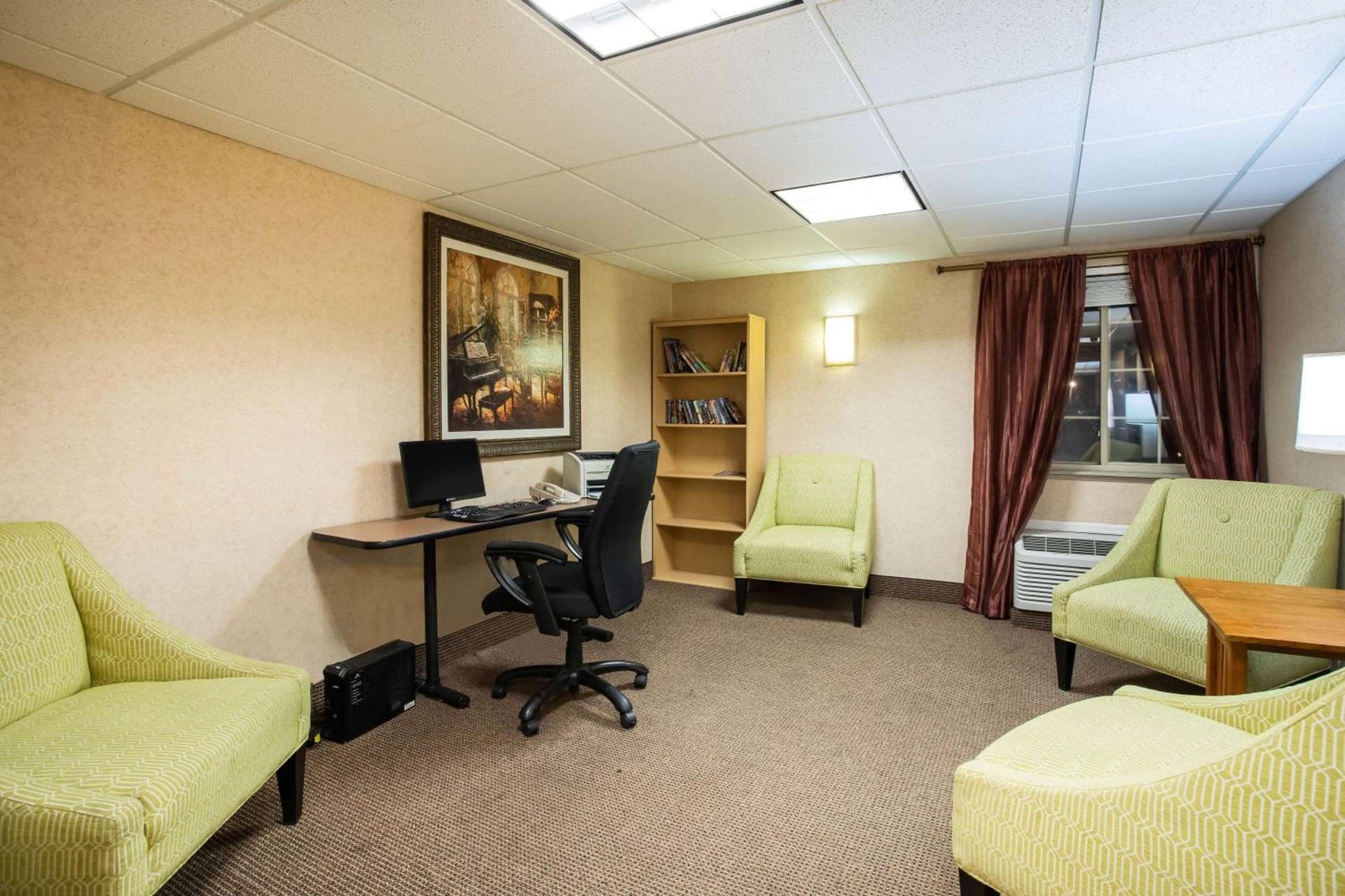 Travelodge by Wyndham Colorado Springs Airport - Peterson SFB gallery photo in Colorado Springs, CO — image 12