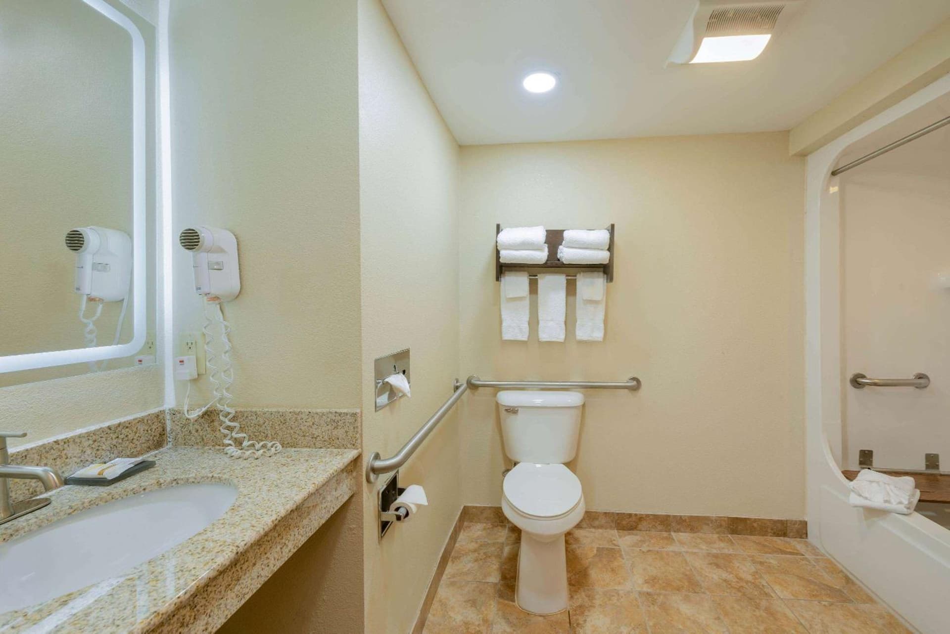 La Quinta by Wyndham Columbus - Grove City gallery photo in Grove City, OH — image 27