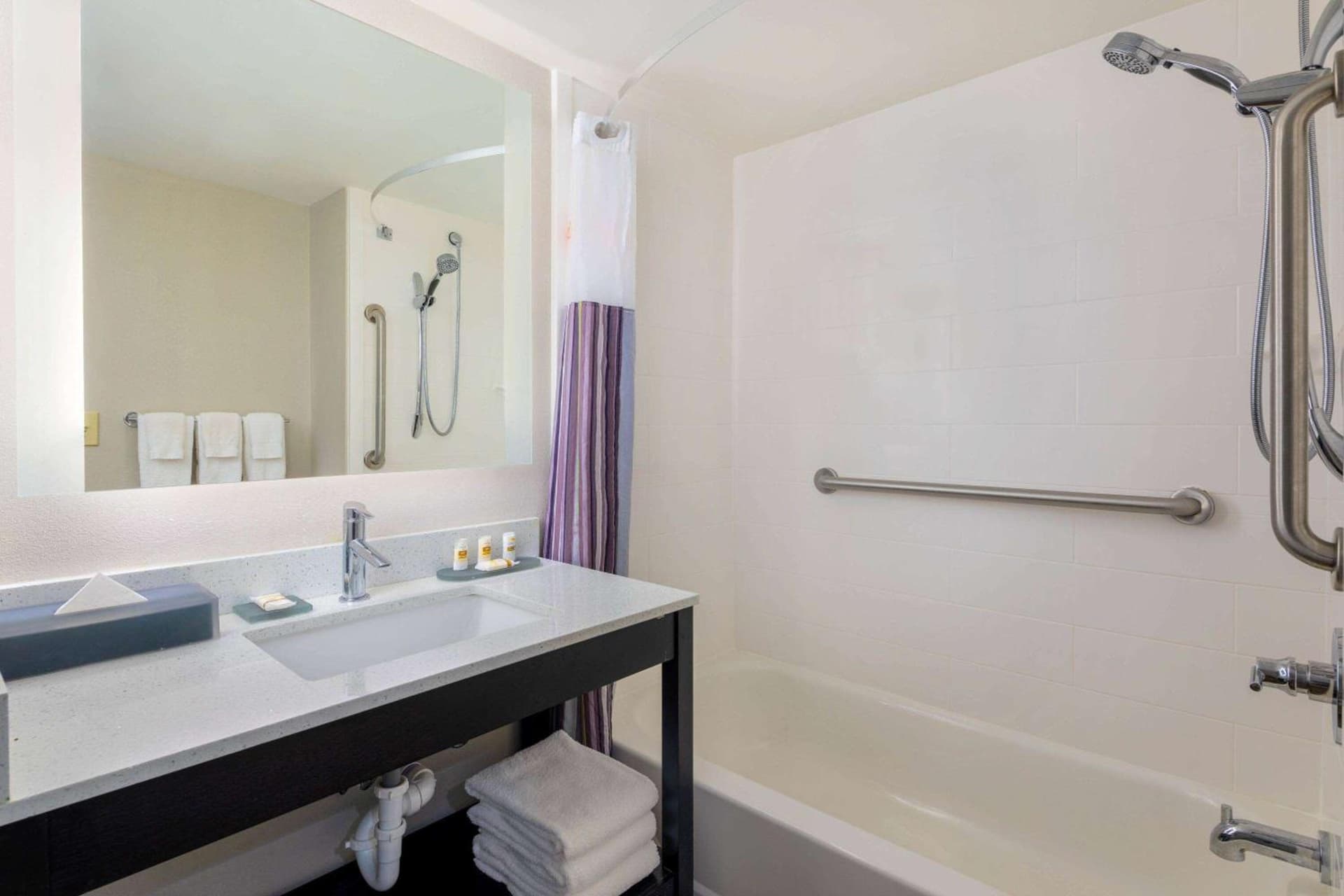 La Quinta by Wyndham Kennesaw property views in Kennesaw, GA — gallery photo 3