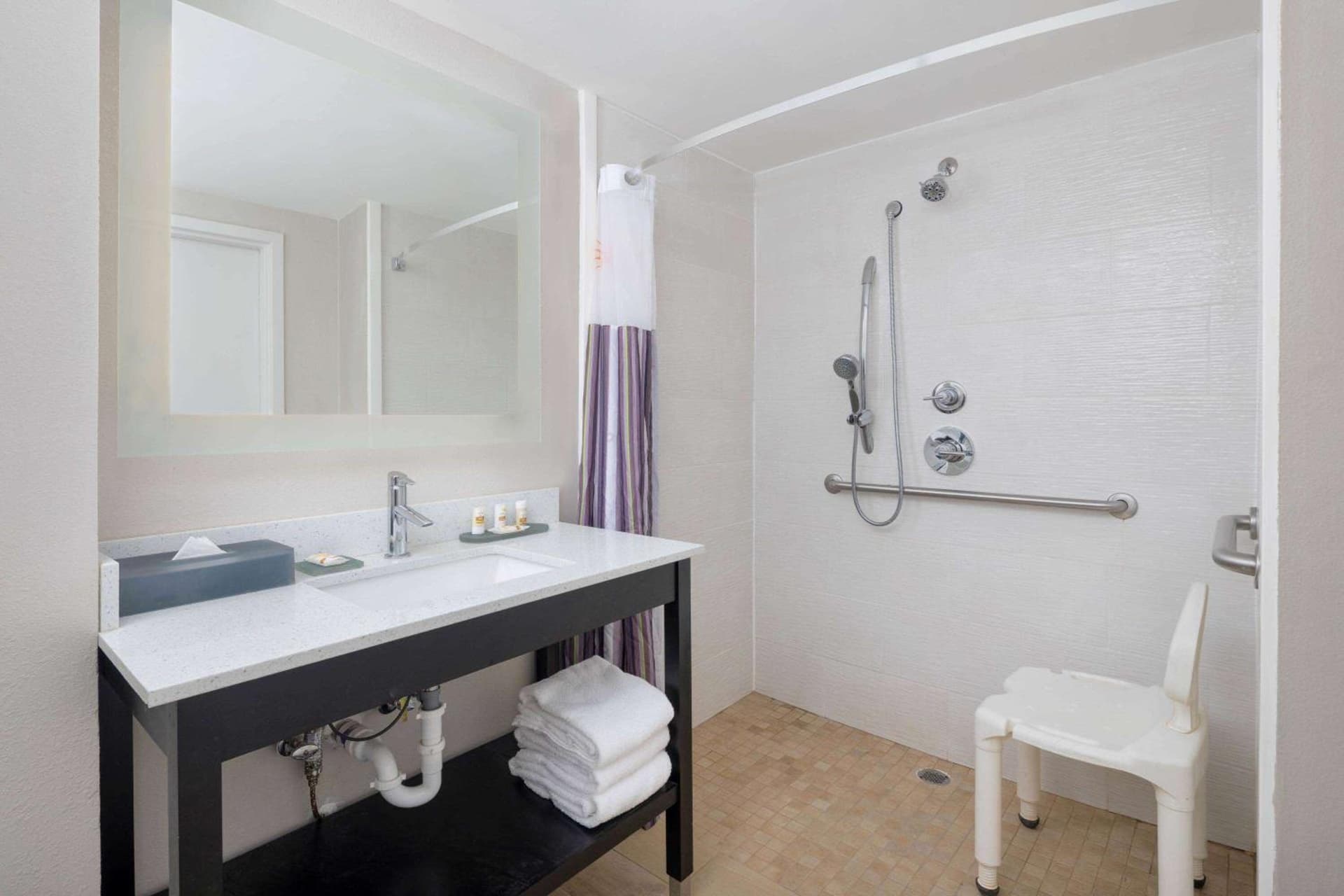 La Quinta by Wyndham Kennesaw gallery photo in Kennesaw, GA — image 75