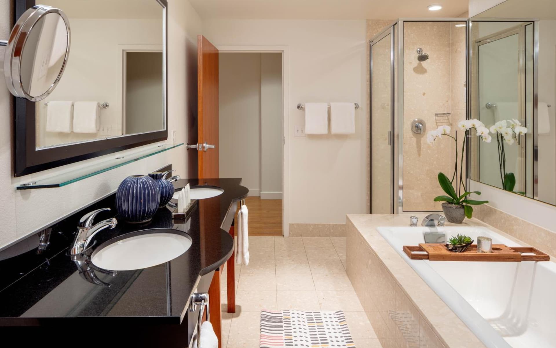 River's Edge Hotel Portland, Tapestry Collection by Hilton property views in Portland, OR — gallery photo 3