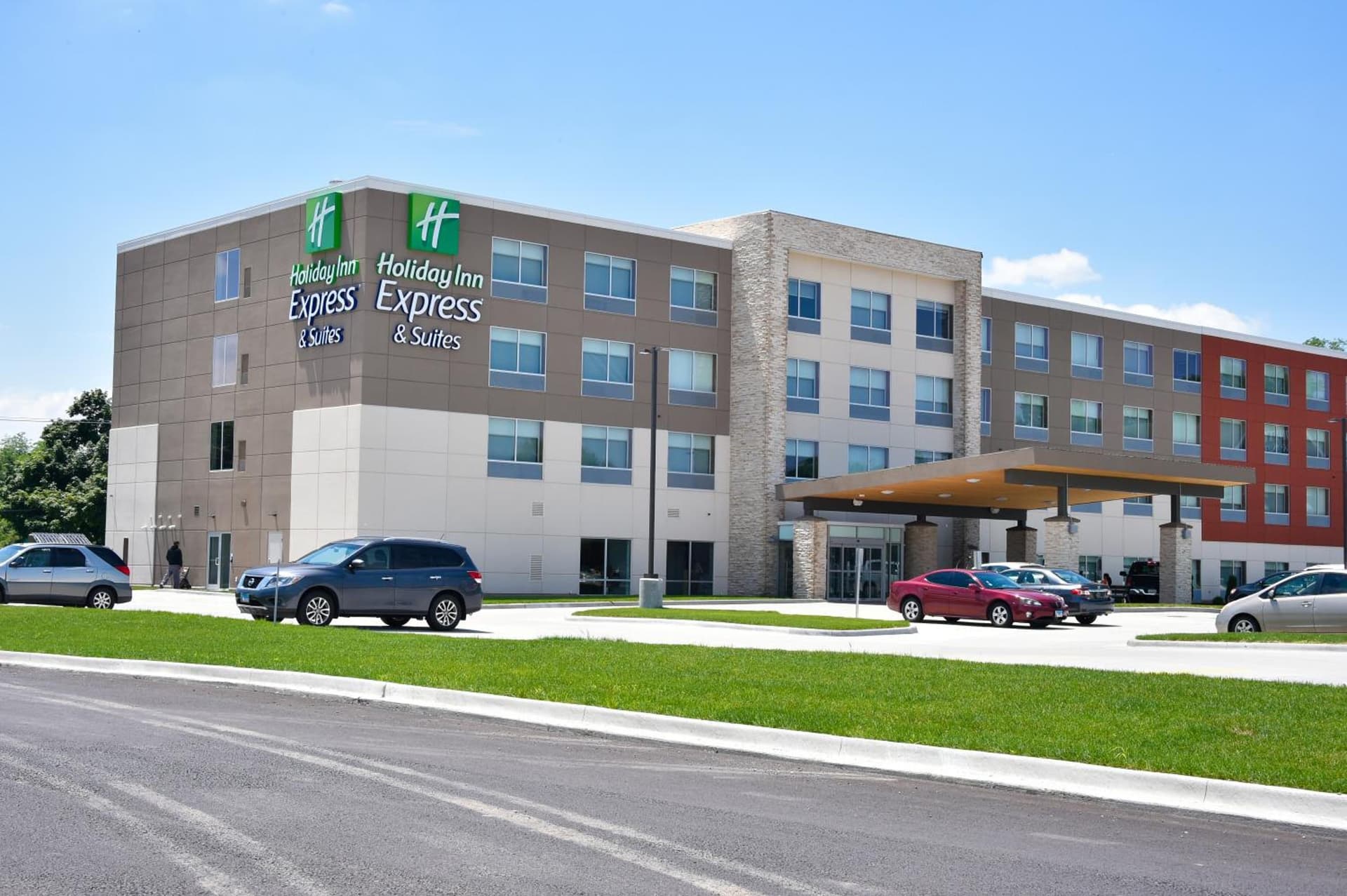 Holiday Inn Express & Suites - Bensenville - O'Hare by IHG exterior or lobby in Bensenville, IL — main listing photo