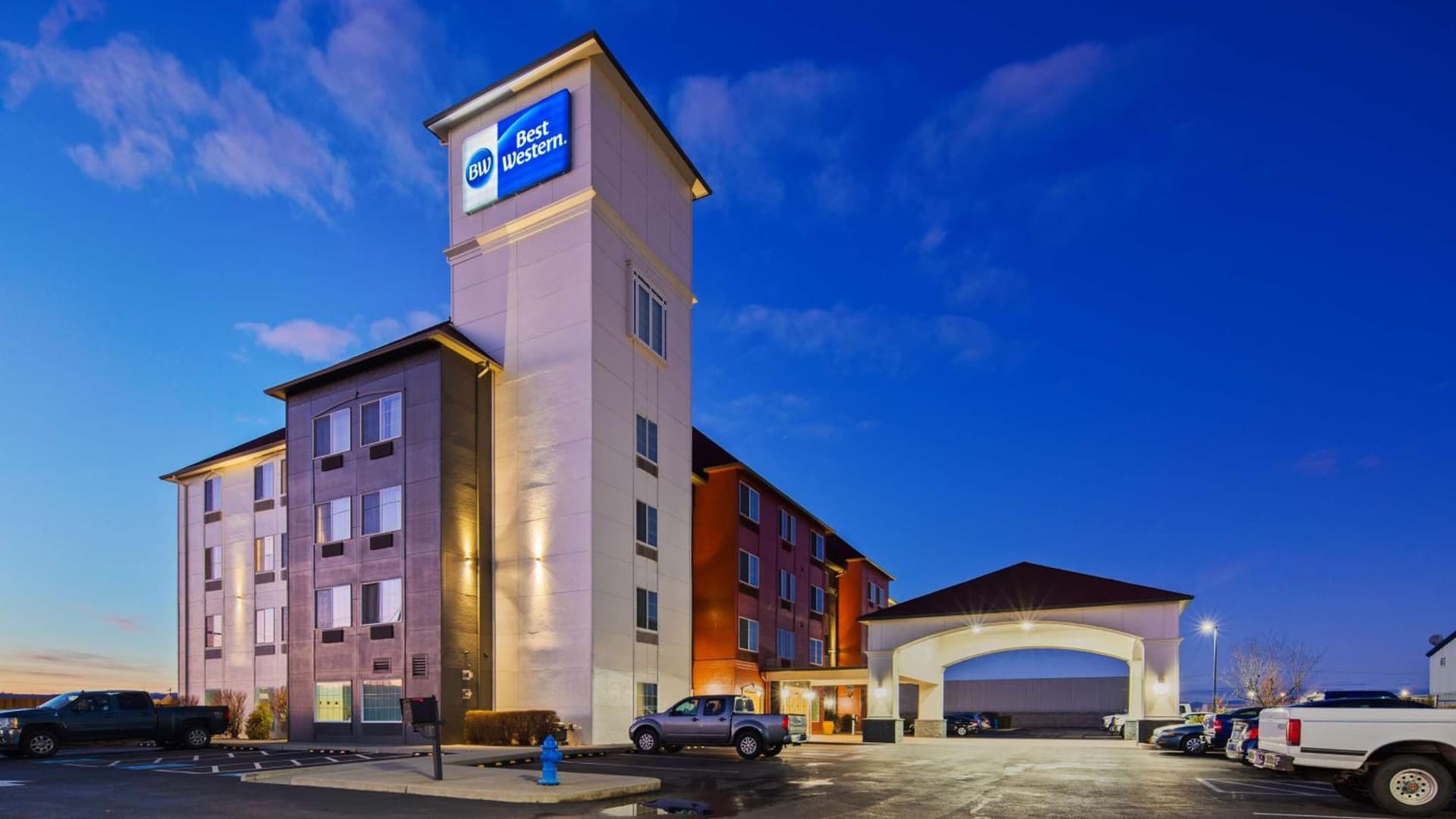 Best Western Crater Lake Highway White City/Medford featured exterior or lobby in White City, OR — similar hotel