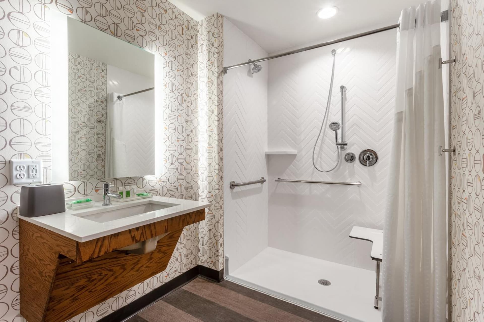 Holiday Inn & Suites Cedar Falls-Waterloo Event Ctr by IHG gallery photo in Cedar Falls, IA — image 56