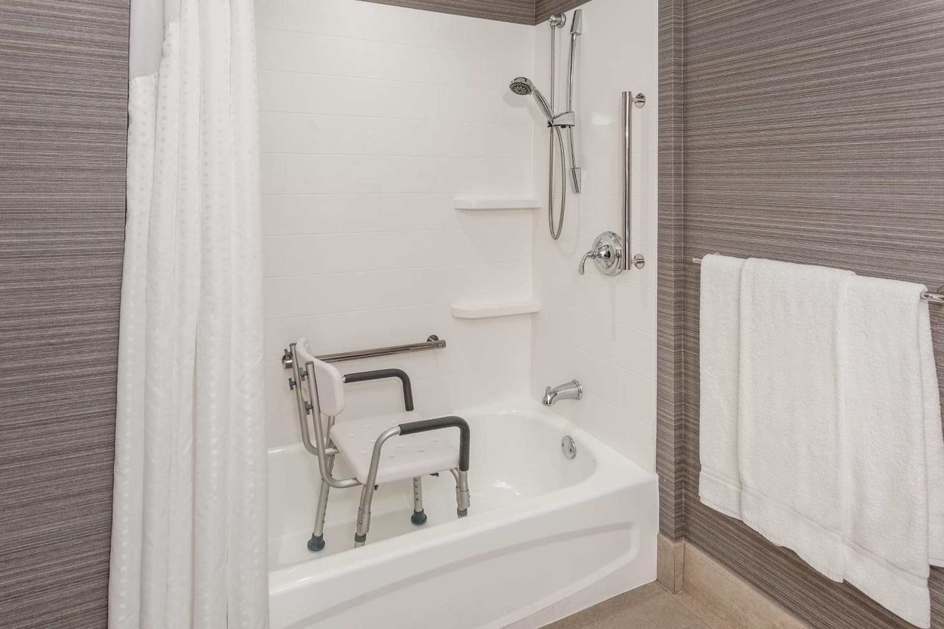 Holiday Inn Express & Suites Riverhead - Long Island by IHG gallery photo in Riverhead, NY — image 15