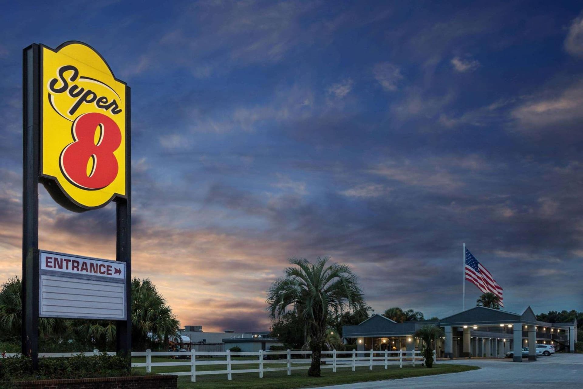 Super 8 by Wyndham Ocala I-75 featured exterior or lobby in Ocala, FL — similar hotel
