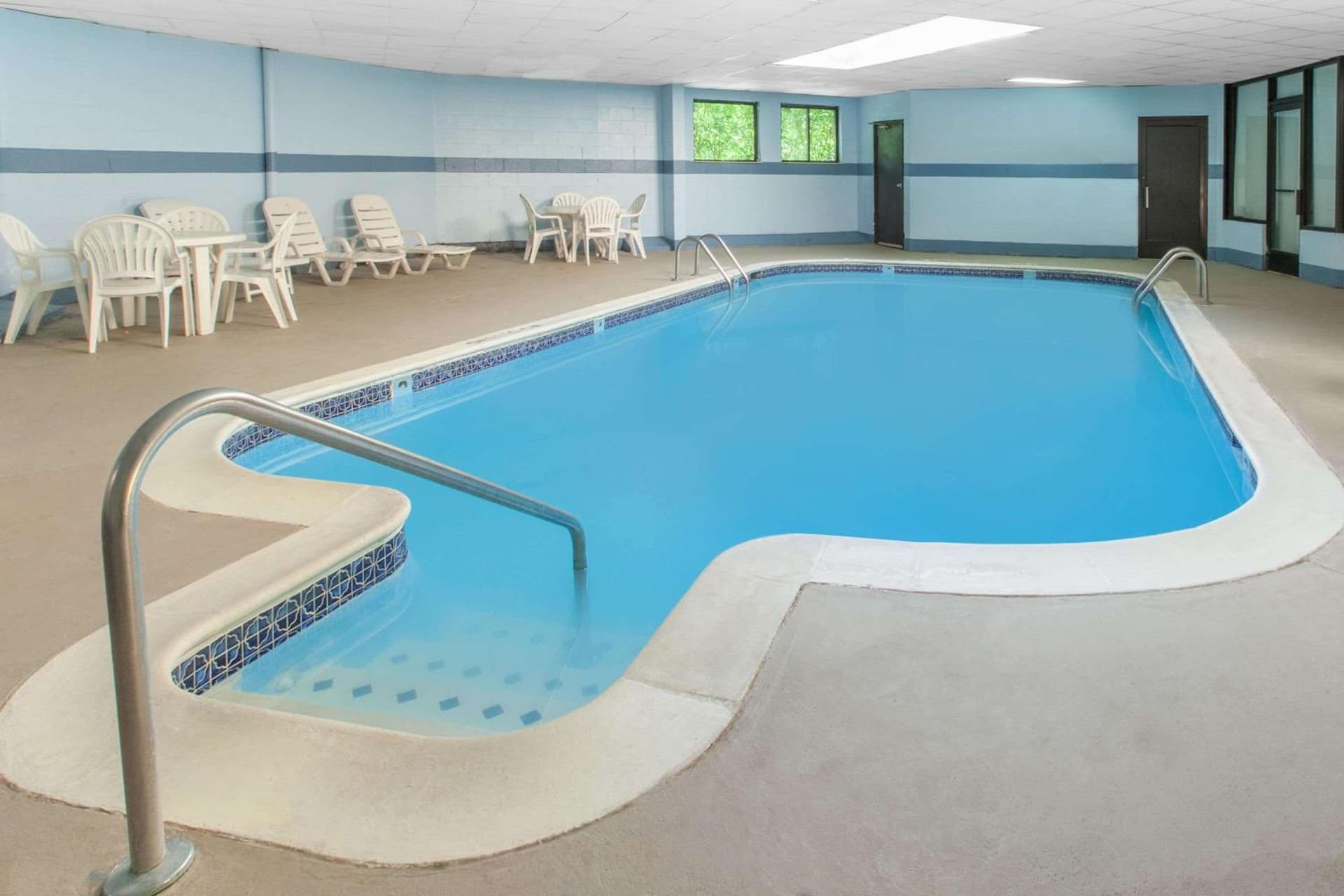 Days Inn & Suites by Wyndham Madison Heights MI property views in Madison Heights, MI — gallery photo 3