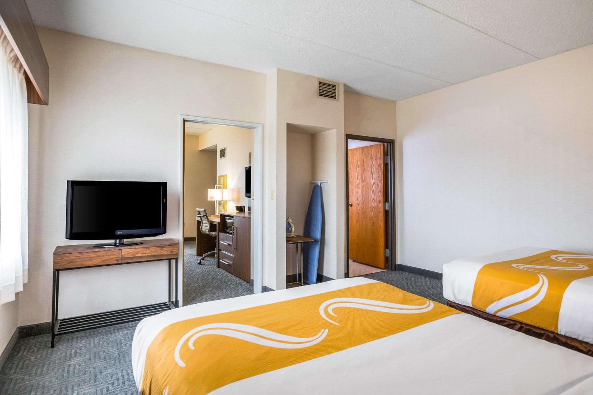 Quality Suites Lansing West gallery photo in Lansing, MI — image 23