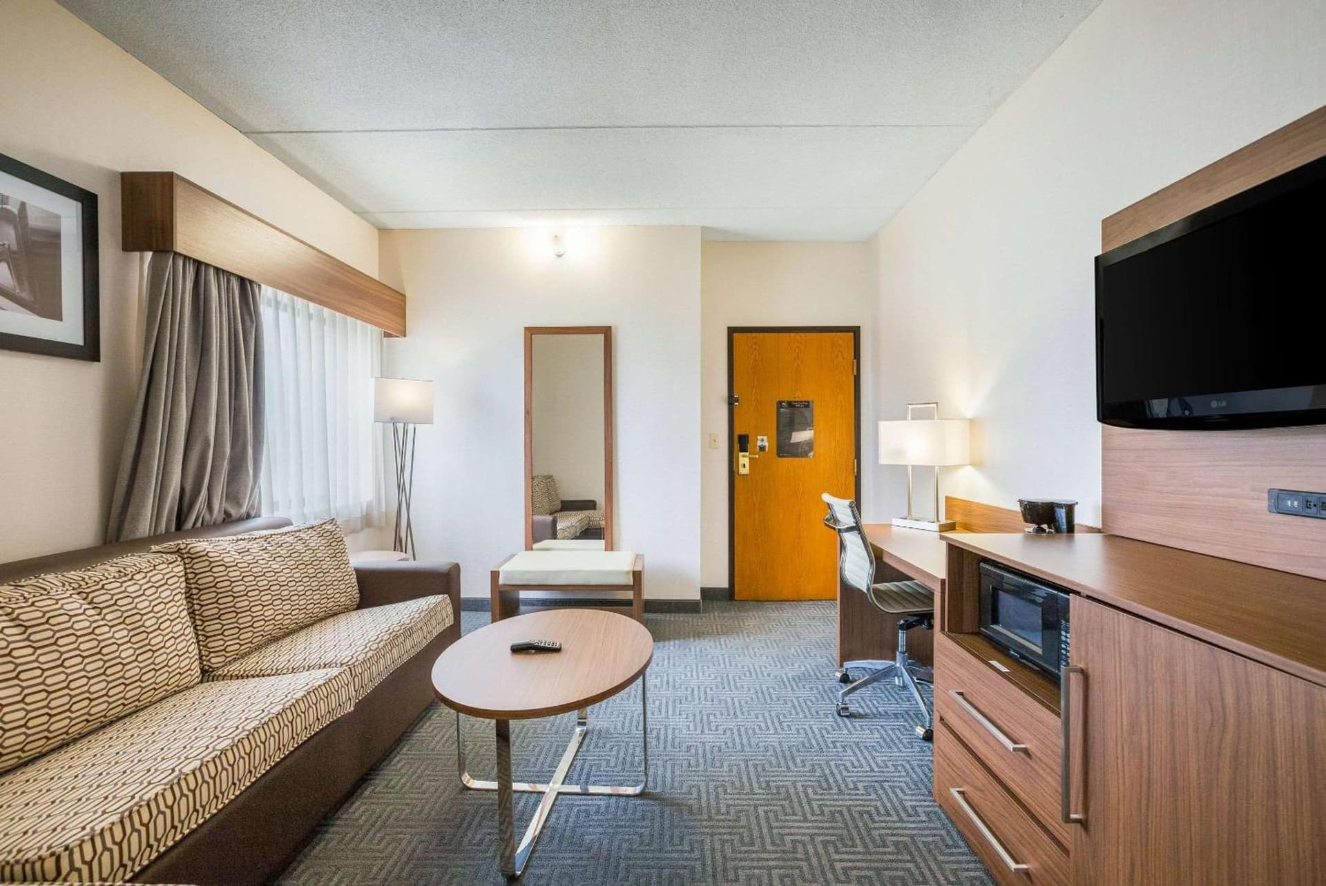 Quality Suites Lansing West gallery photo in Lansing, MI — image 30