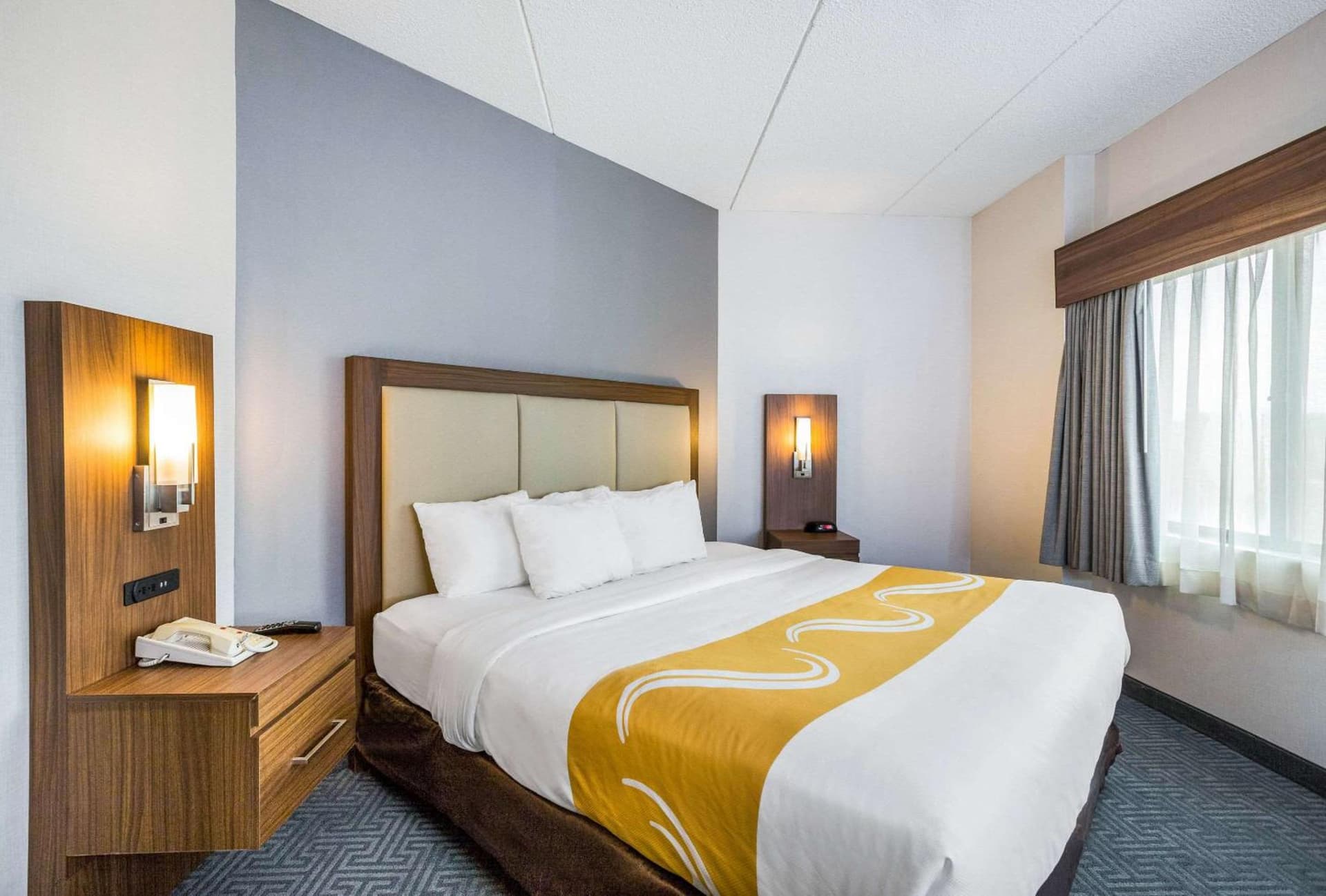 Quality Suites Lansing West gallery photo in Lansing, MI — image 5