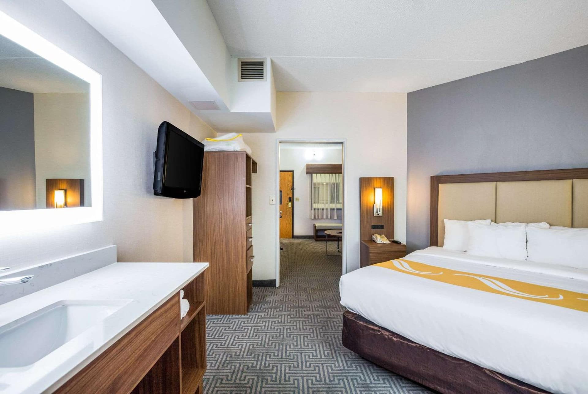 Quality Suites Lansing West gallery photo in Lansing, MI — image 12