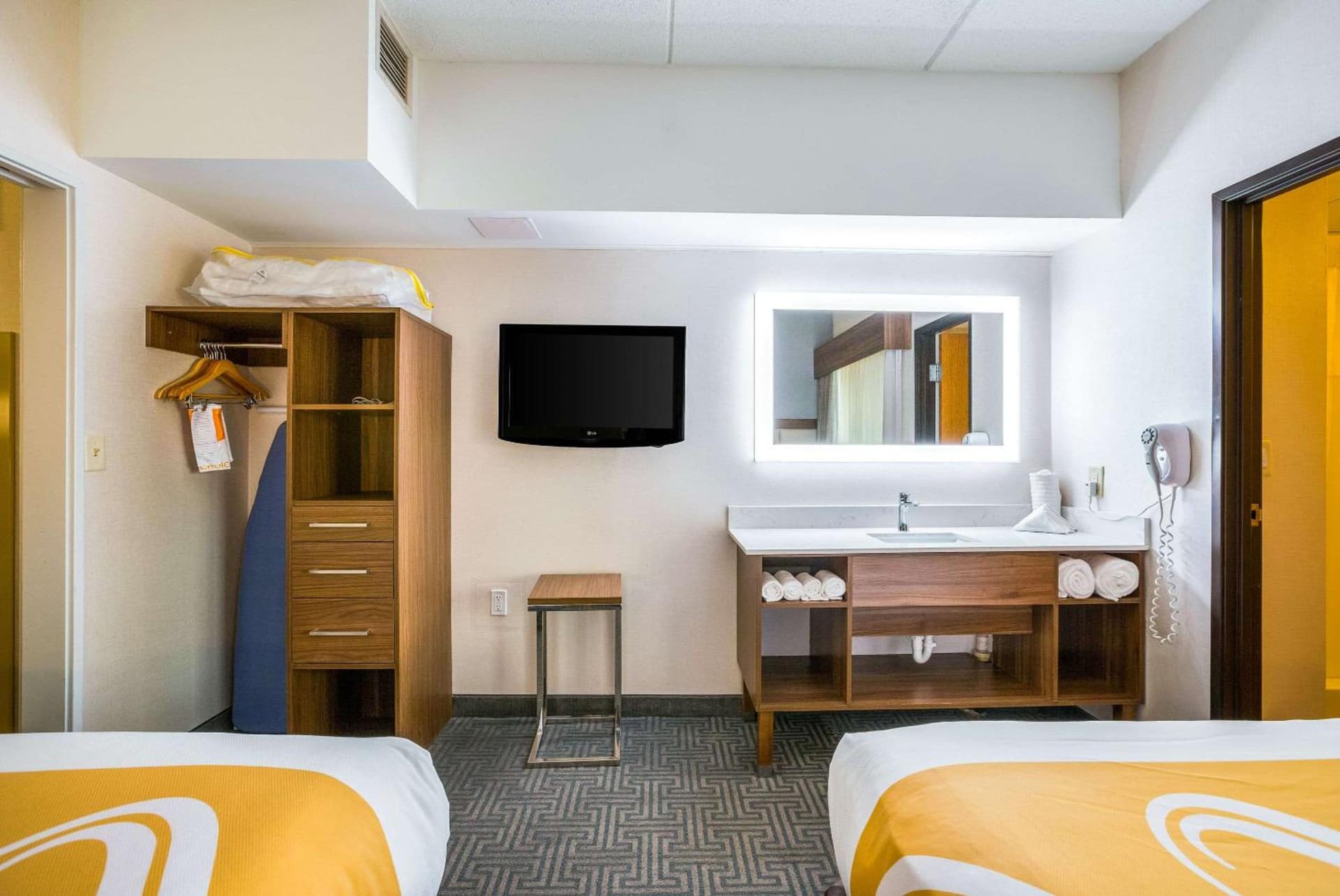 Quality Suites Lansing West gallery photo in Lansing, MI — image 29
