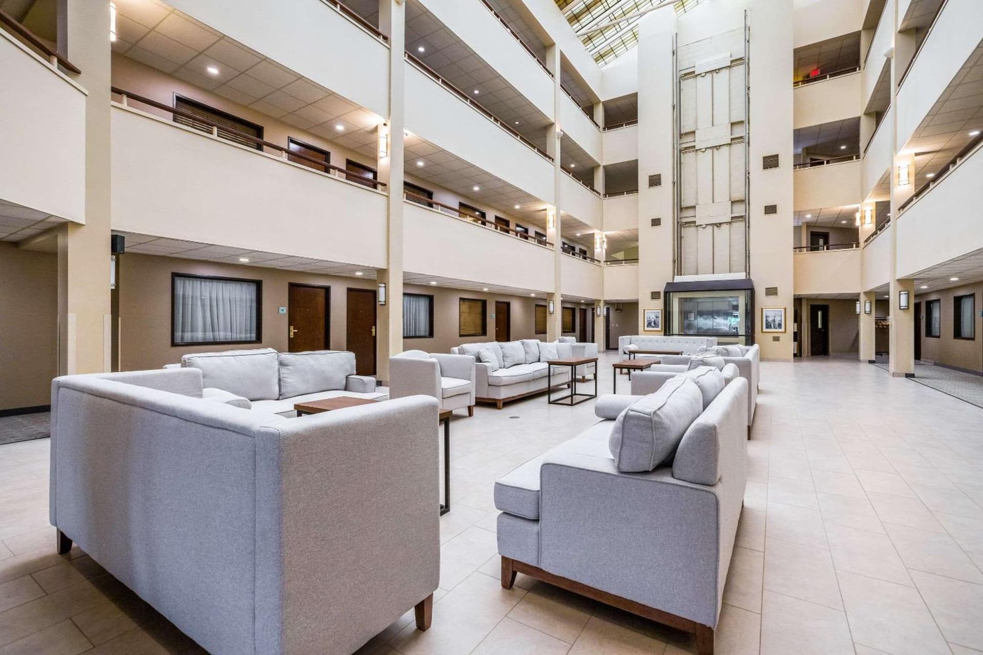 Quality Suites Lansing West gallery photo in Lansing, MI — image 7