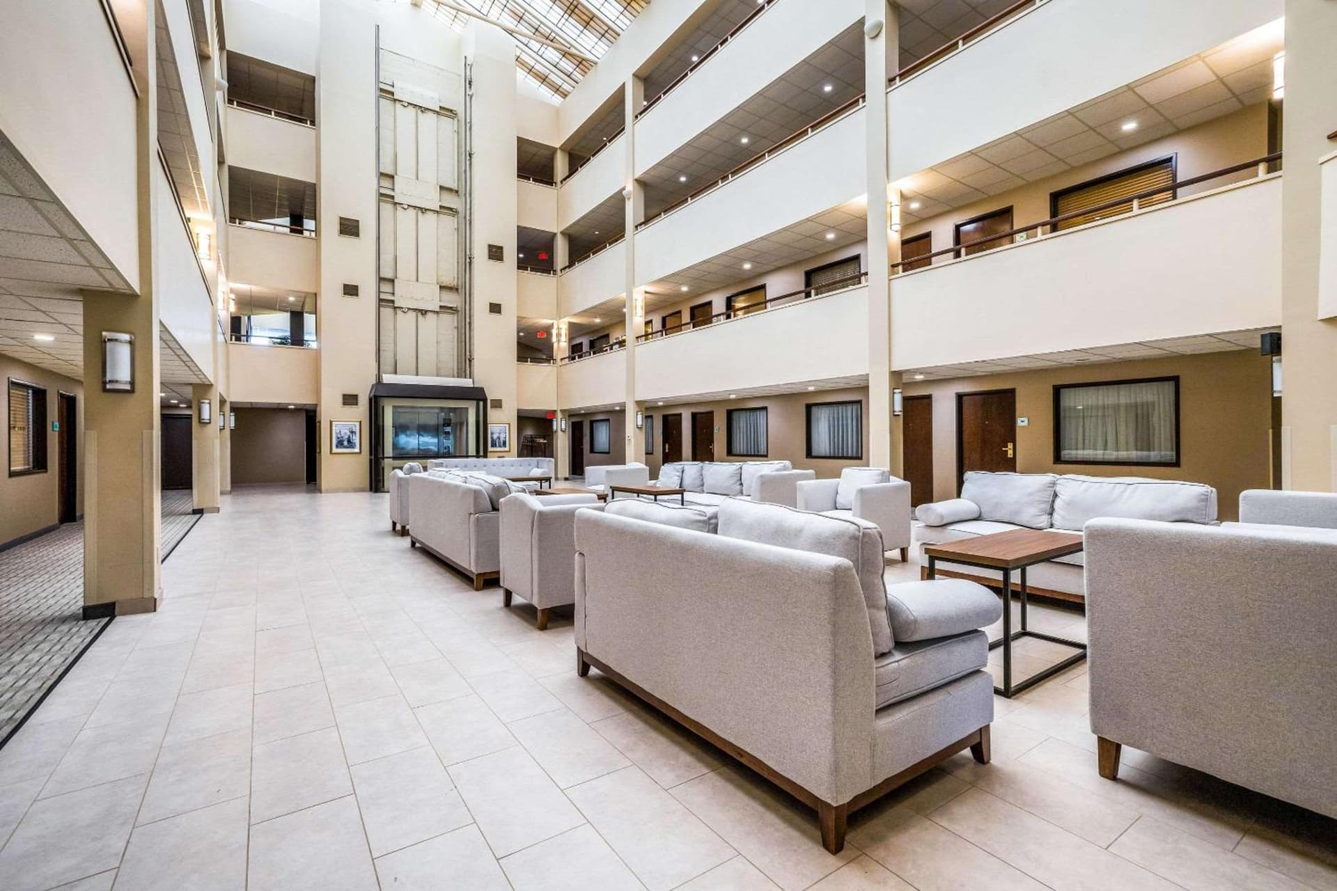 Quality Suites Lansing West gallery photo in Lansing, MI — image 15