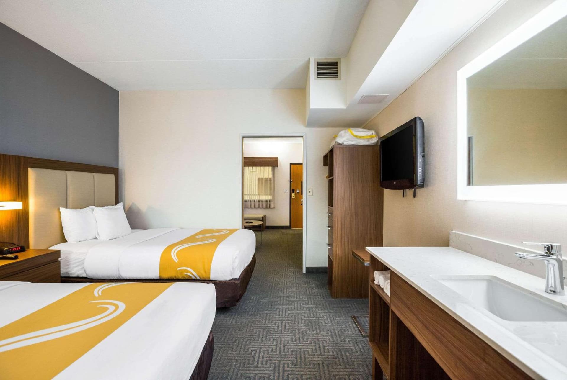 Quality Suites Lansing West gallery photo in Lansing, MI — image 27
