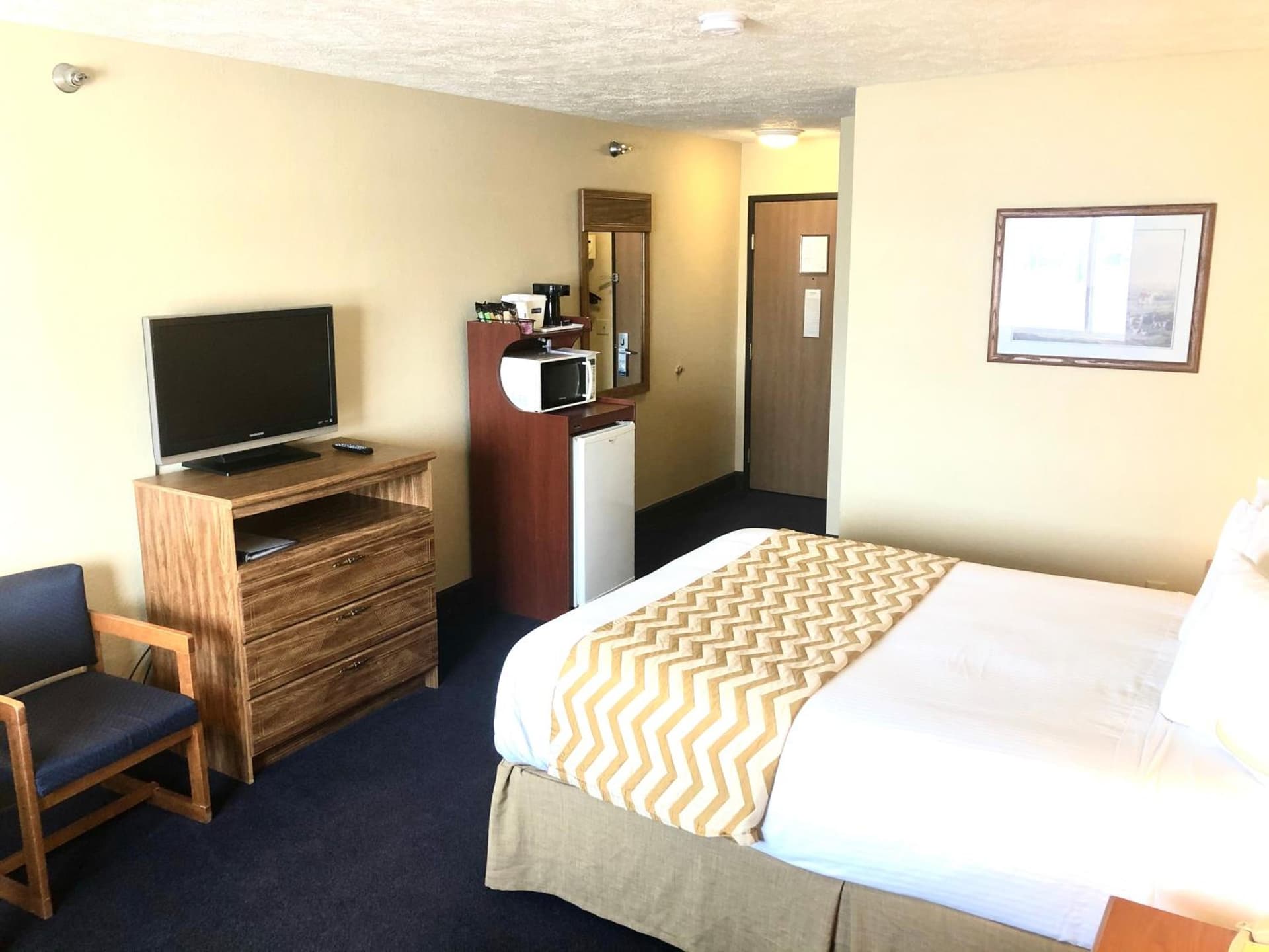 Travelodge by Wyndham Grand Island interior in Grand Island, NE — gallery photo 2