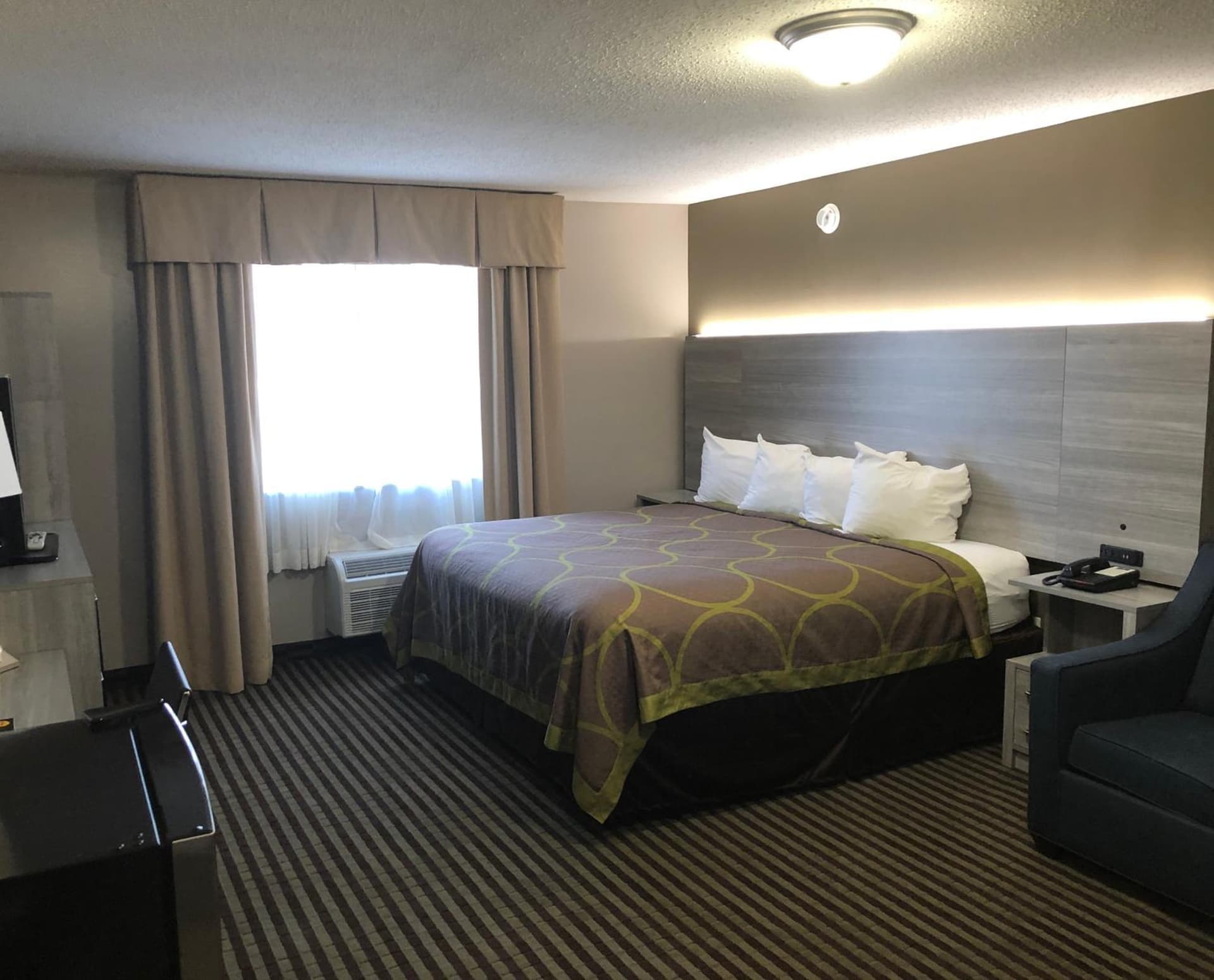 DuPont Suites - Louisville interior in Louisville, KY — gallery photo 2