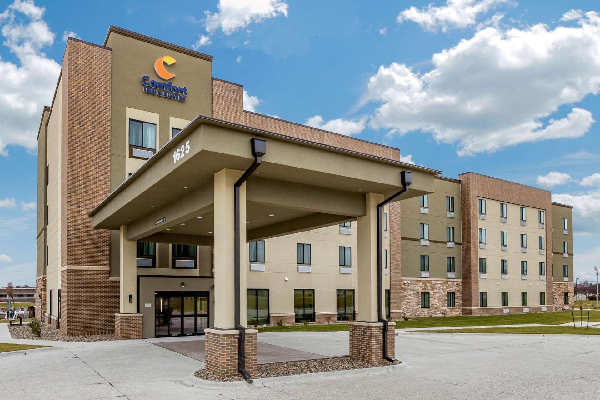 Comfort Inn & Suites West Des Moines interior in West Des Moines, IA — gallery photo 2