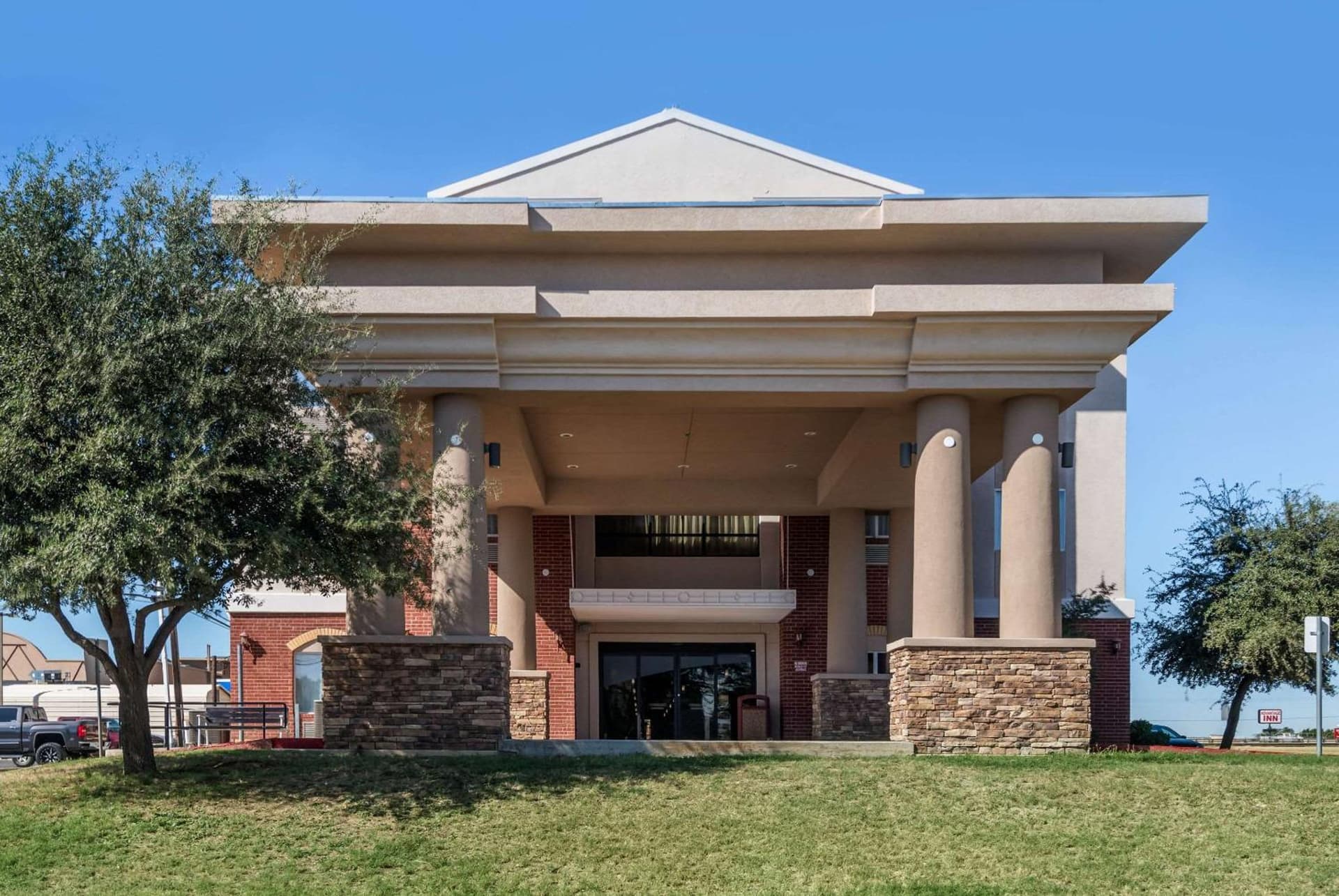 Comfort Inn & Suites Big Spring interior in Big Spring, TX — gallery photo 2