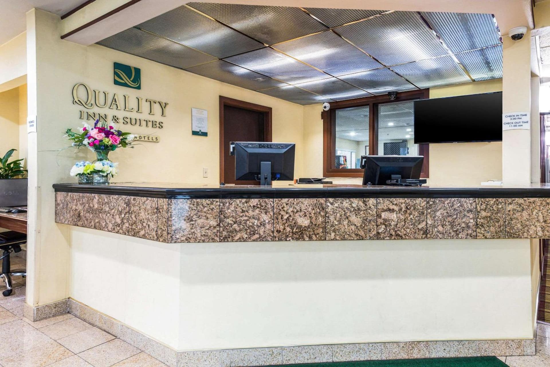 Quality Inn & Suites Lacey Olympia property views in Lacey, WA — gallery photo 3