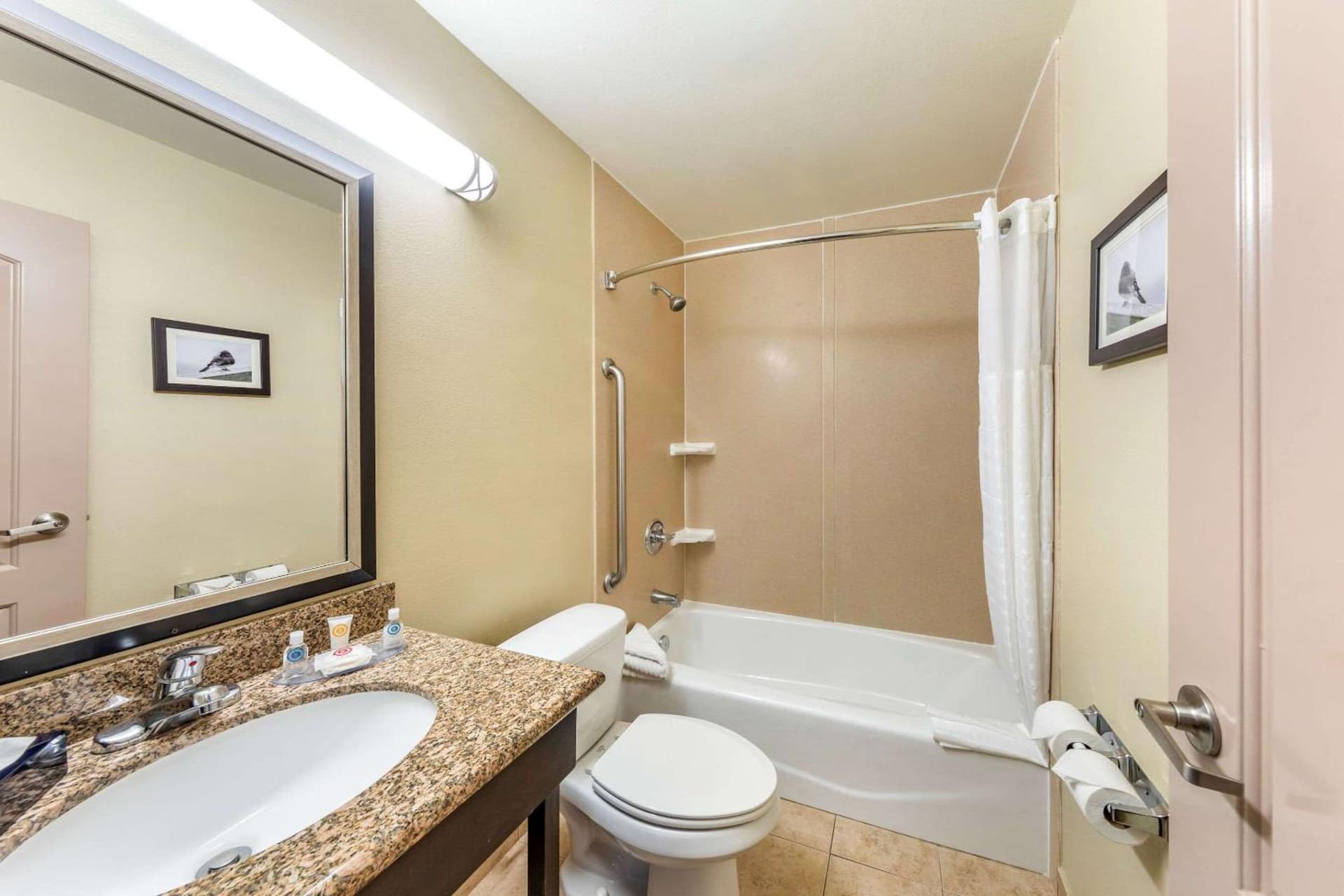 Comfort Inn & Suites San Bernardino interior in Colton, CA — gallery photo 2
