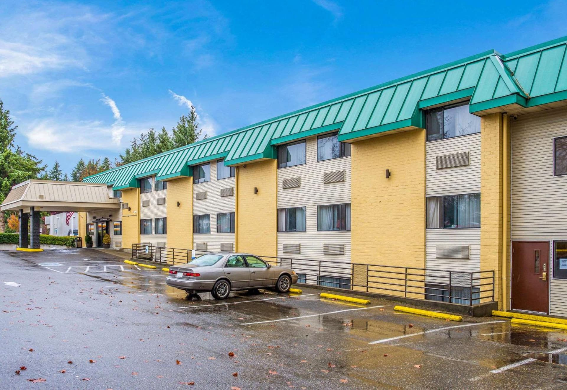 Quality Inn & Suites Lacey Olympia interior in Lacey, WA — gallery photo 2