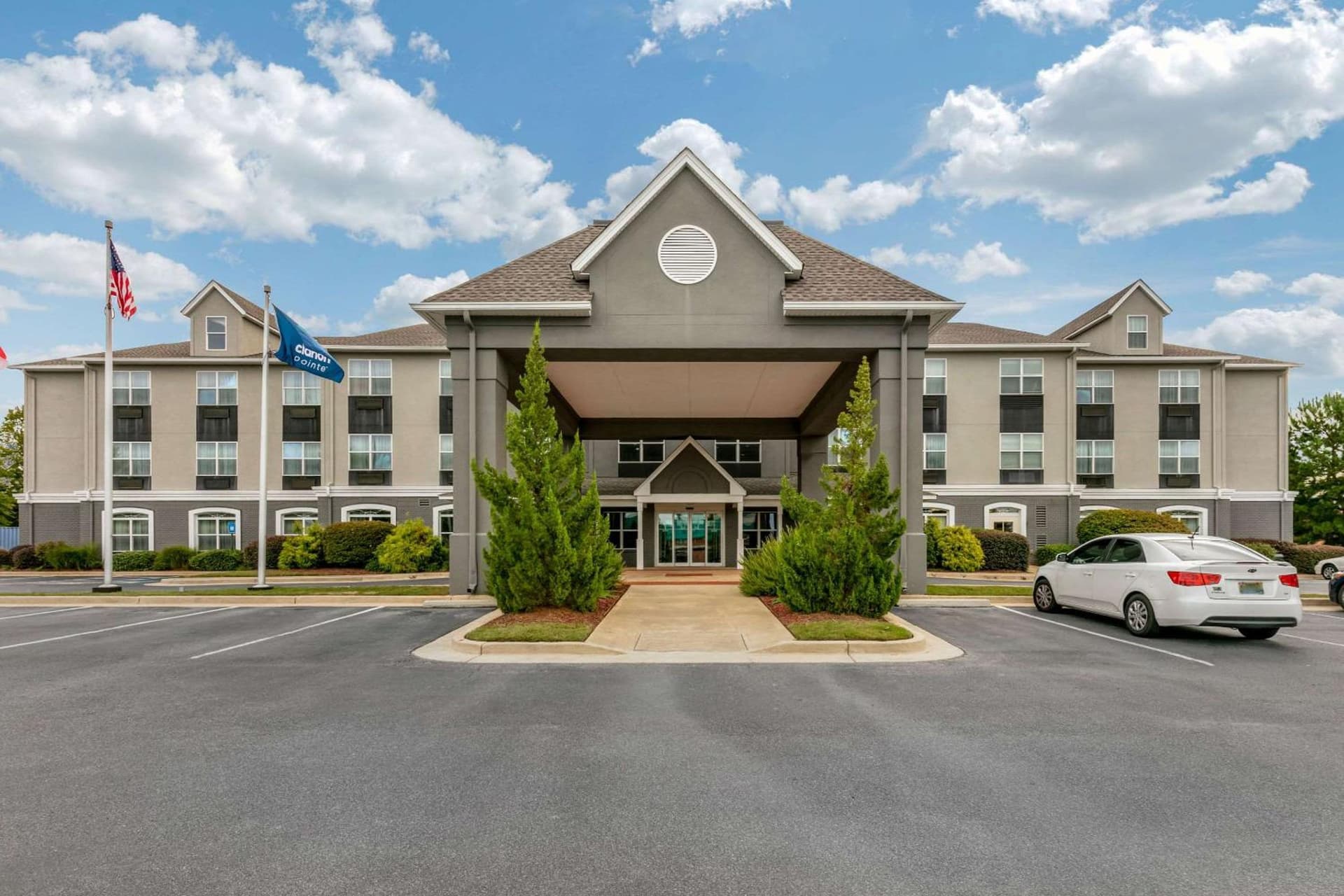 Clarion Pointe Columbus-Bradley Park interior in Columbus, GA — gallery photo 2