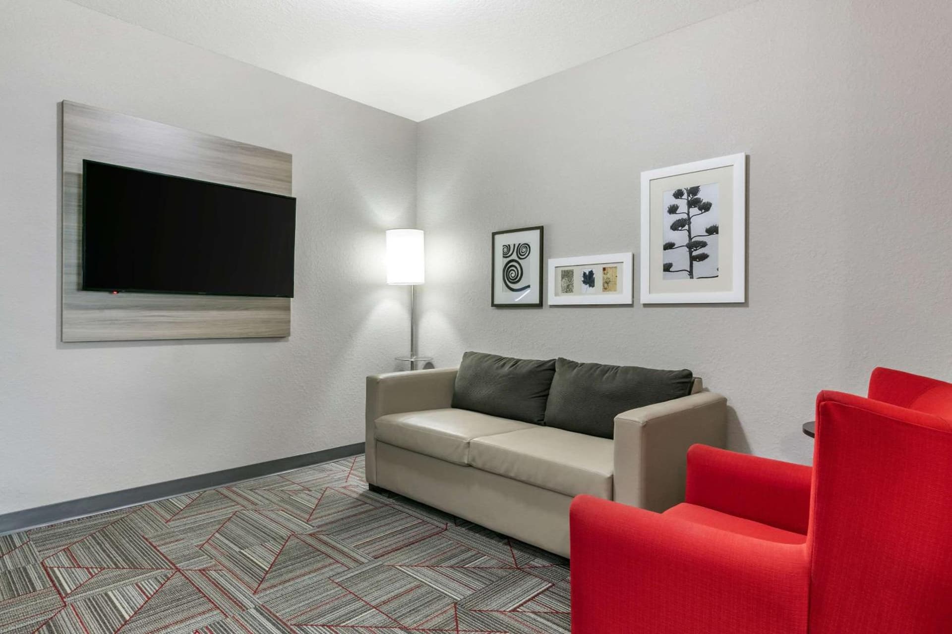 Clarion Pointe Columbus-Bradley Park gallery photo in Columbus, GA — image 9