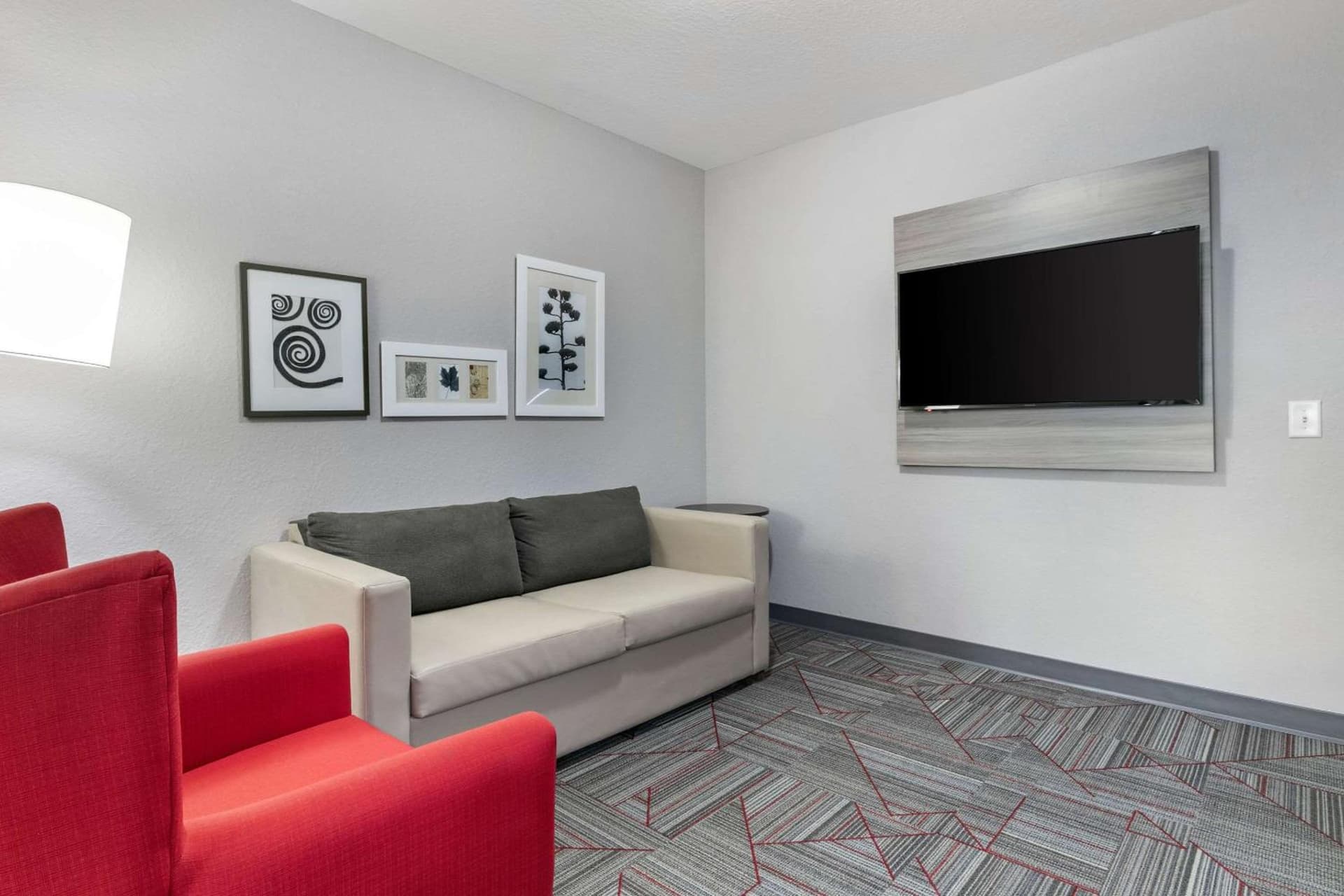 Clarion Pointe Columbus-Bradley Park gallery photo in Columbus, GA — image 6