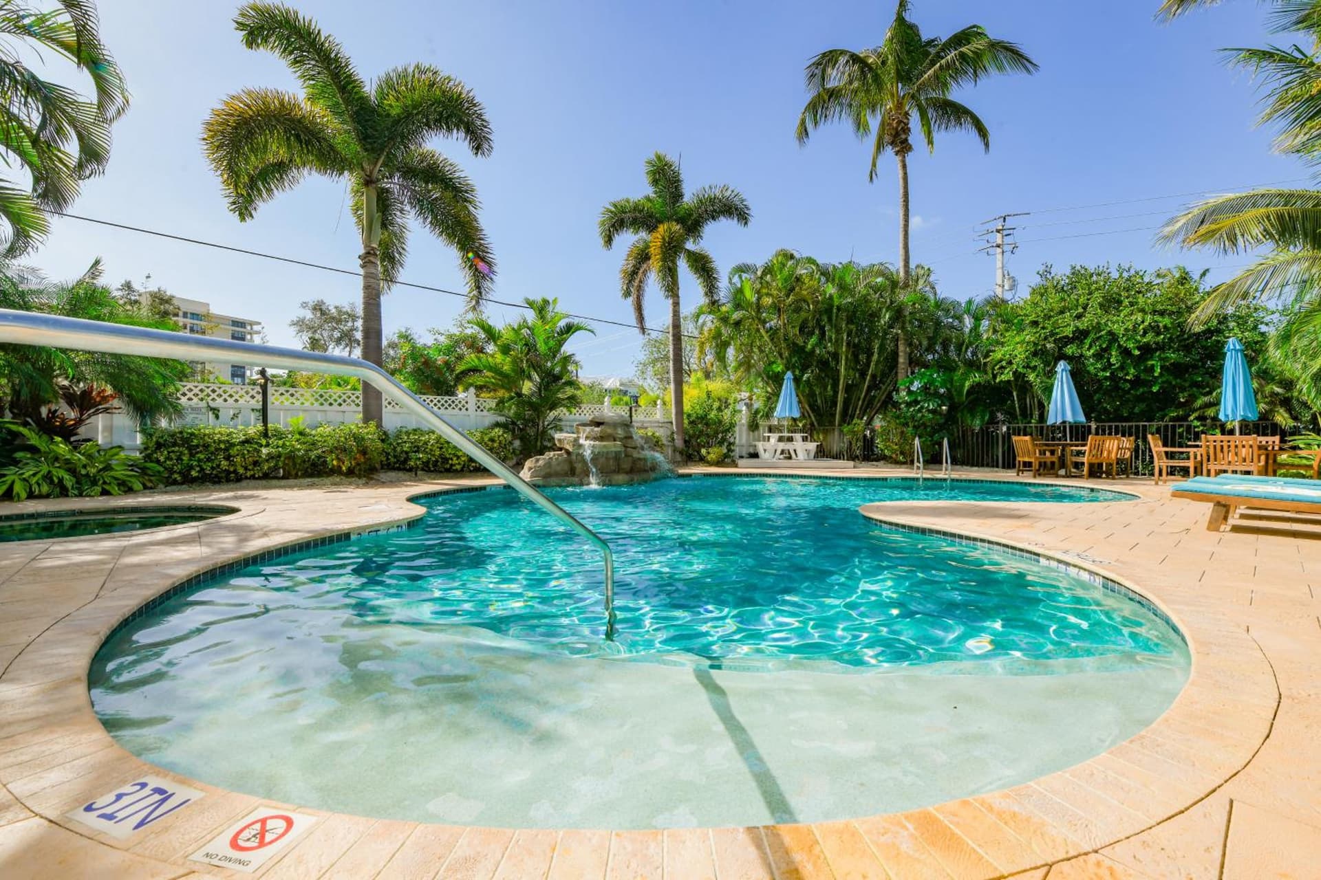 Tropical Breeze Resort property views in Sarasota, FL — gallery photo 3