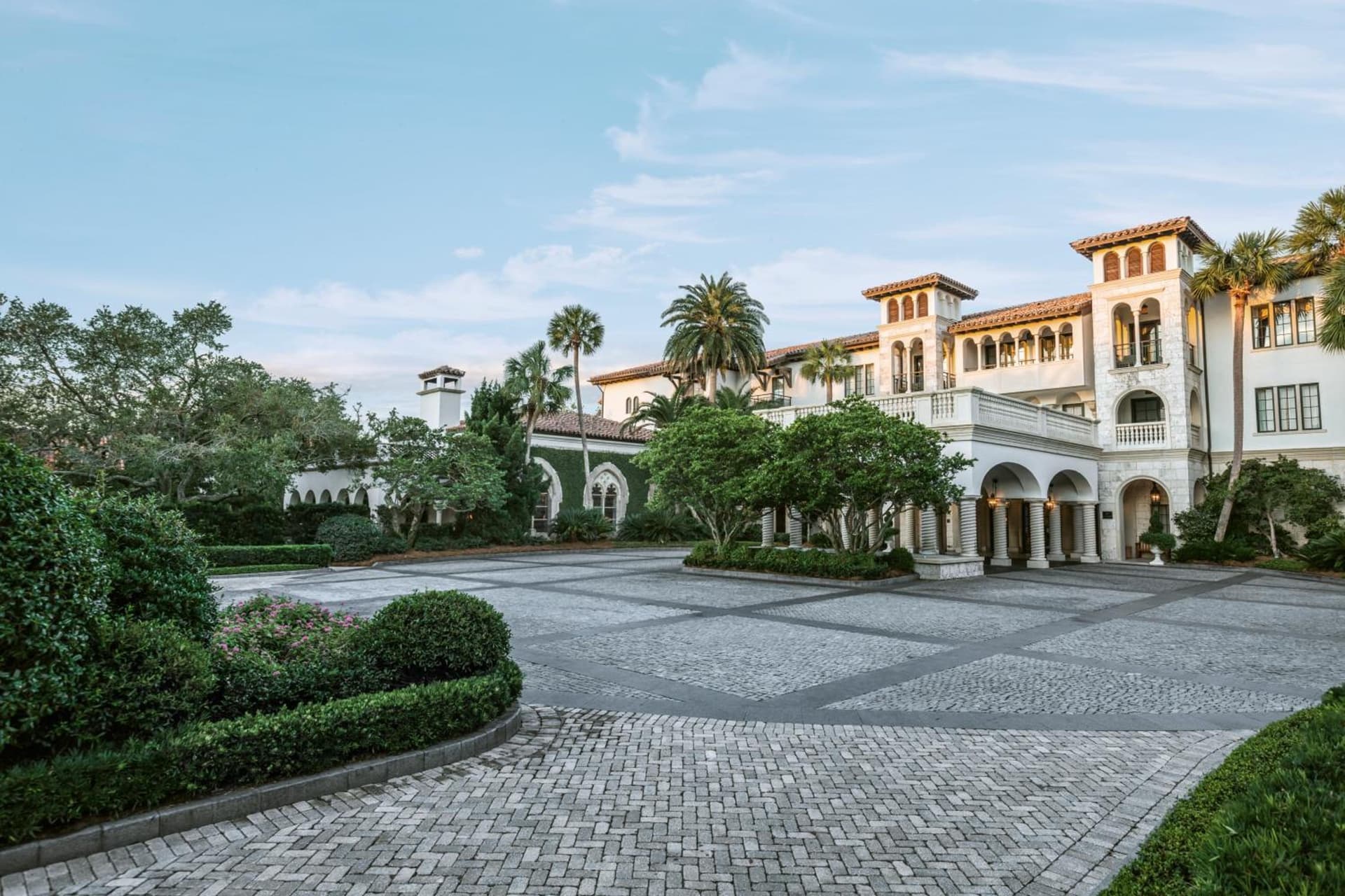 The Cloister interior in Sea Island — gallery photo 2
