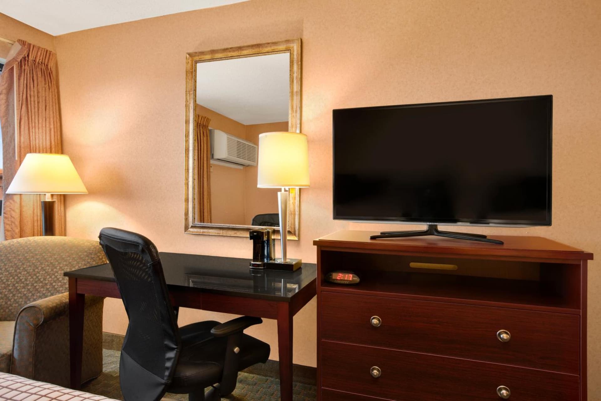 Days Inn by Wyndham Utica gallery photo in Utica, NY — image 17