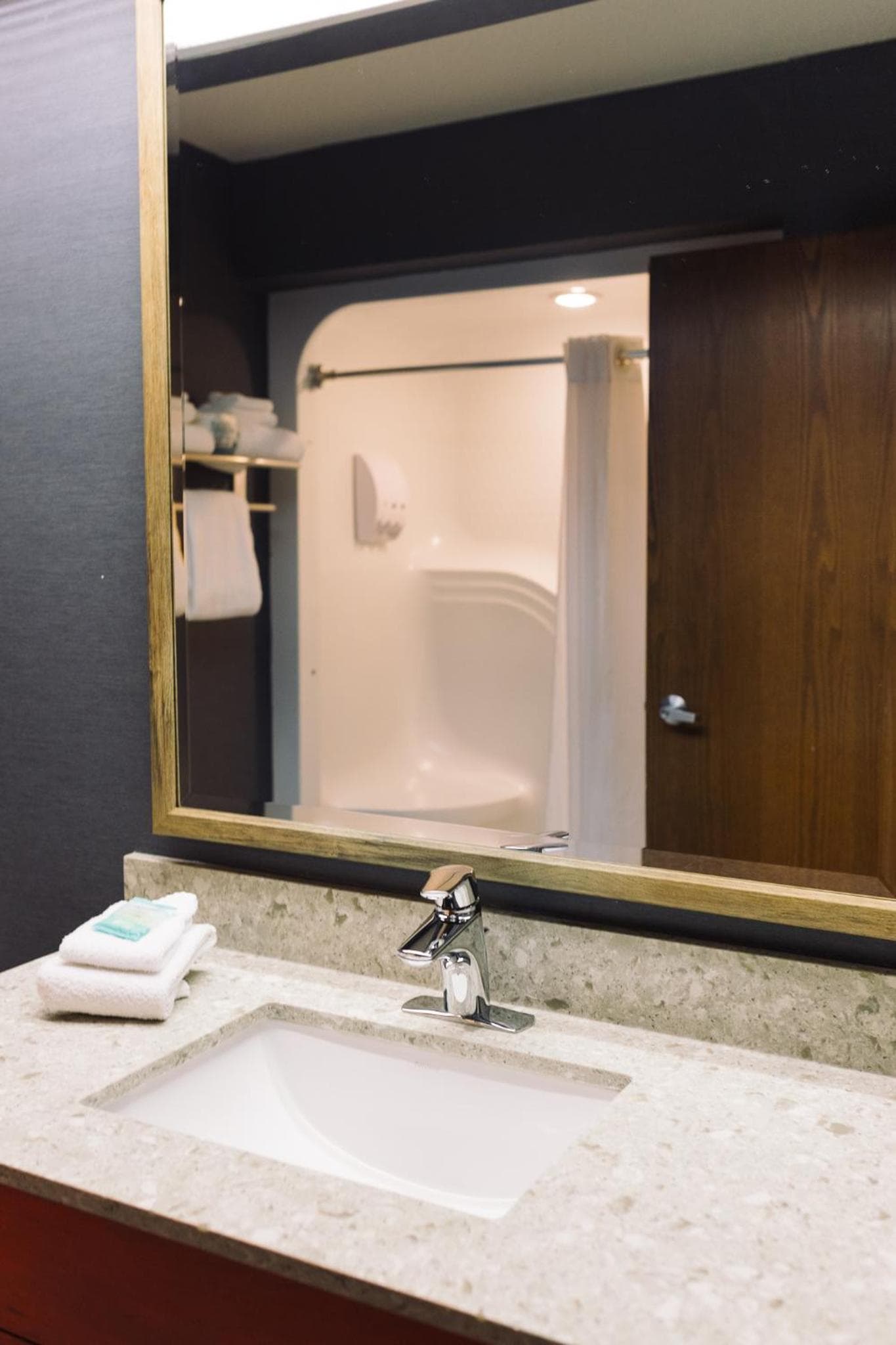 Wildwood Lodge & Suites gallery photo in Clive, IA — image 15