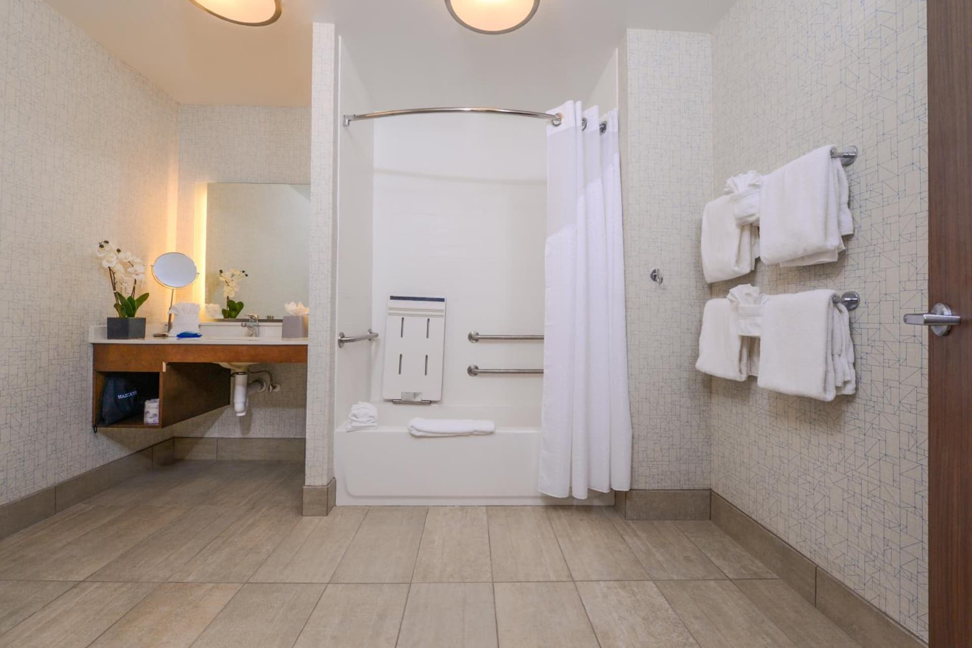 Holiday Inn Express & Suites - St. Petersburg - Madeira Beach by IHG gallery photo in St Petersburg, FL — image 34