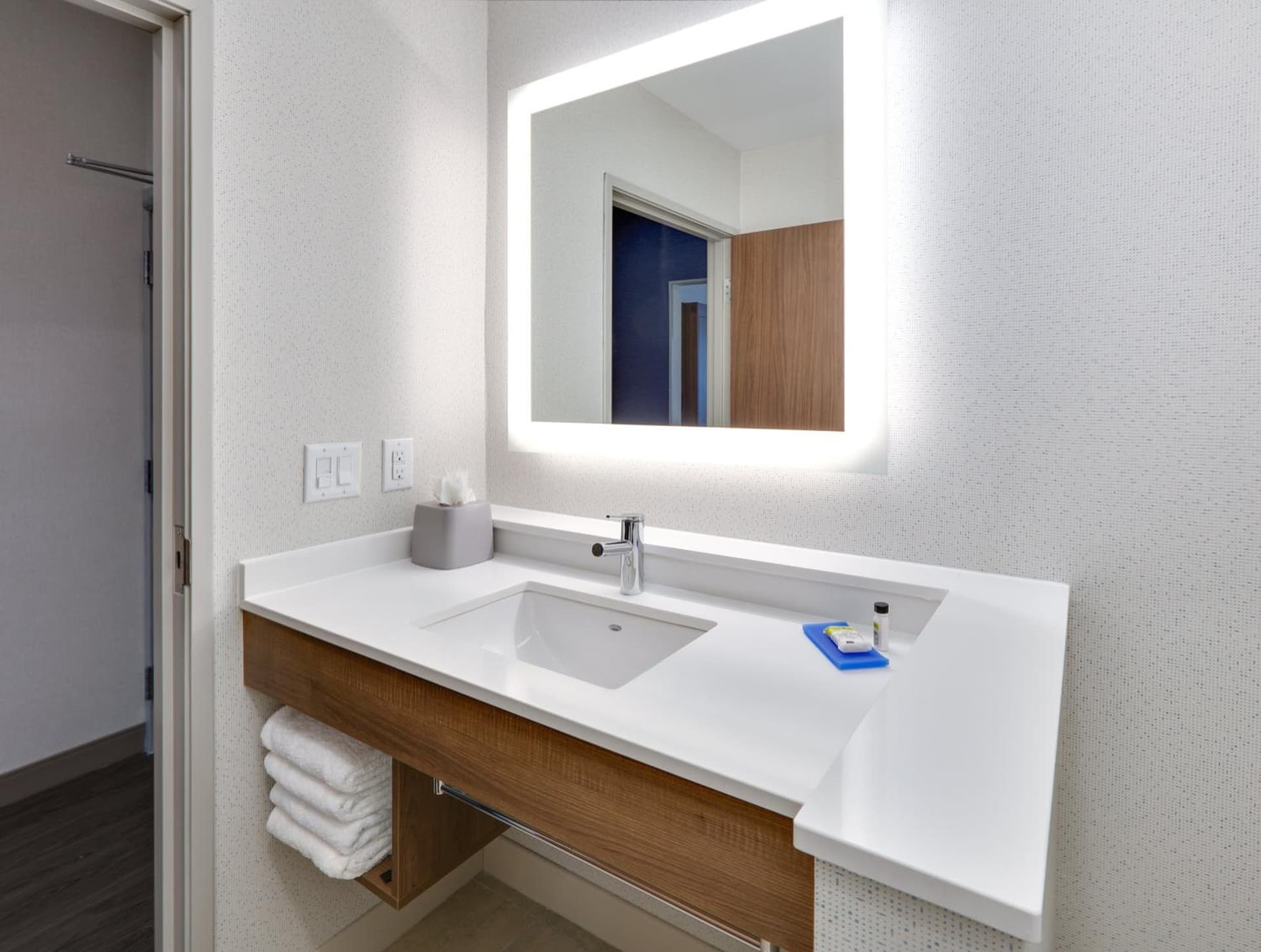 Holiday Inn Express & Suites Plano East - Richardson by IHG gallery photo in Plano, TX — image 28