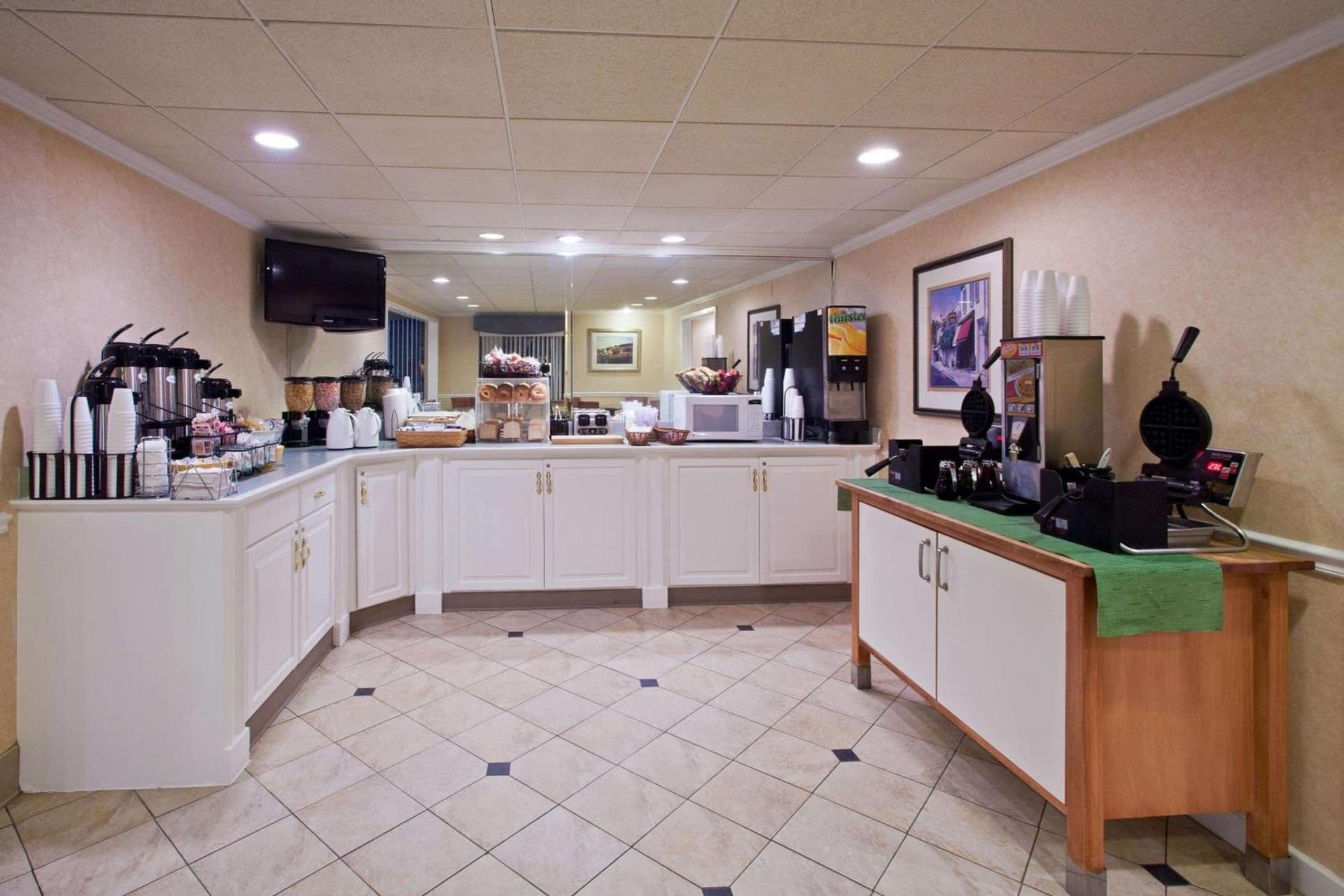 La Quinta by Wyndham Tampa Fairgrounds - Casino gallery photo in Tampa, FL — image 42