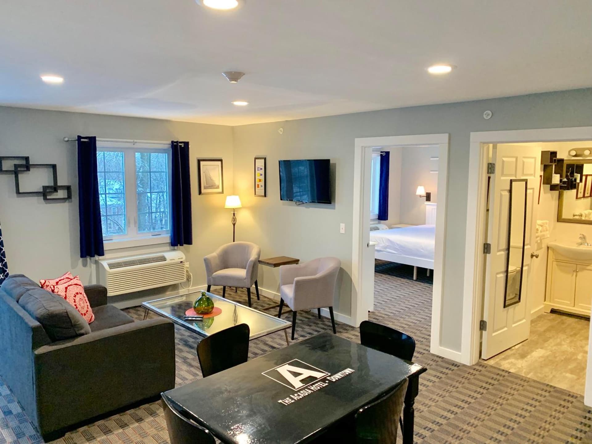 Acadia Hotel - Downtown interior in Bar Harbor — gallery photo 2