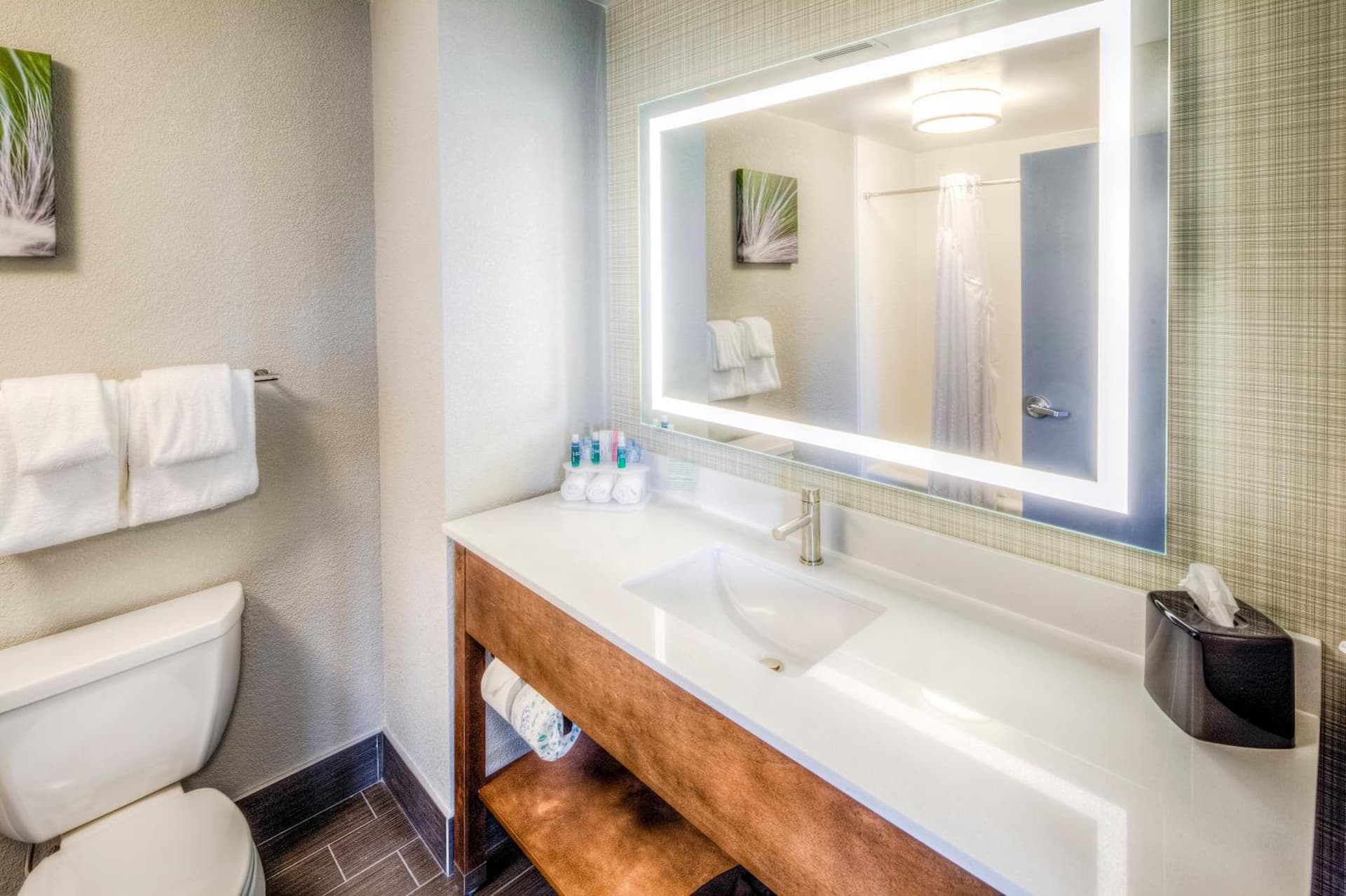 Holiday Inn Express & Suites Cleveland/Westlake by IHG gallery photo in Westlake, OH — image 5