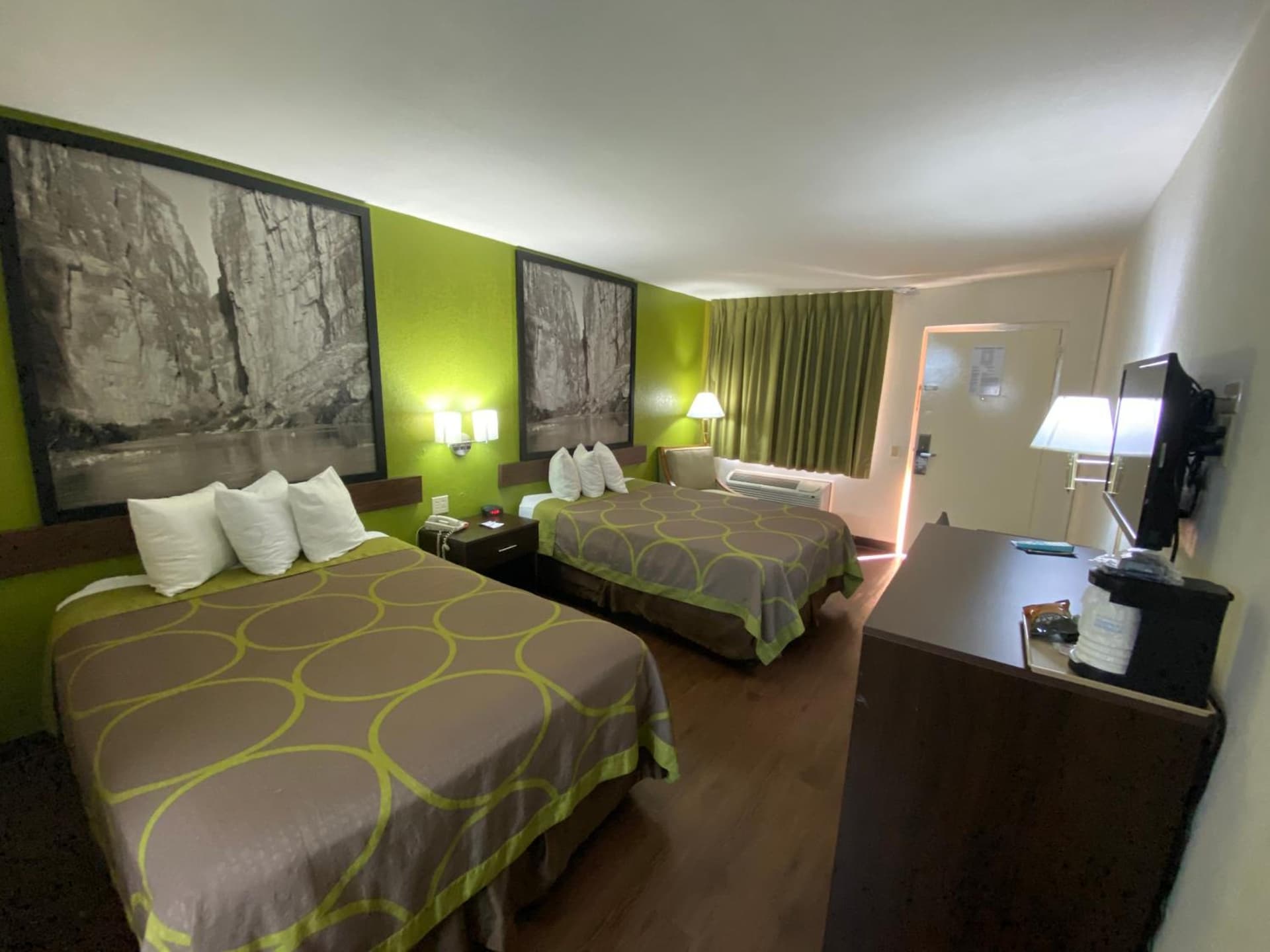Super 8 by Wyndham El Paso Airport gallery photo in El Paso, TX — image 6